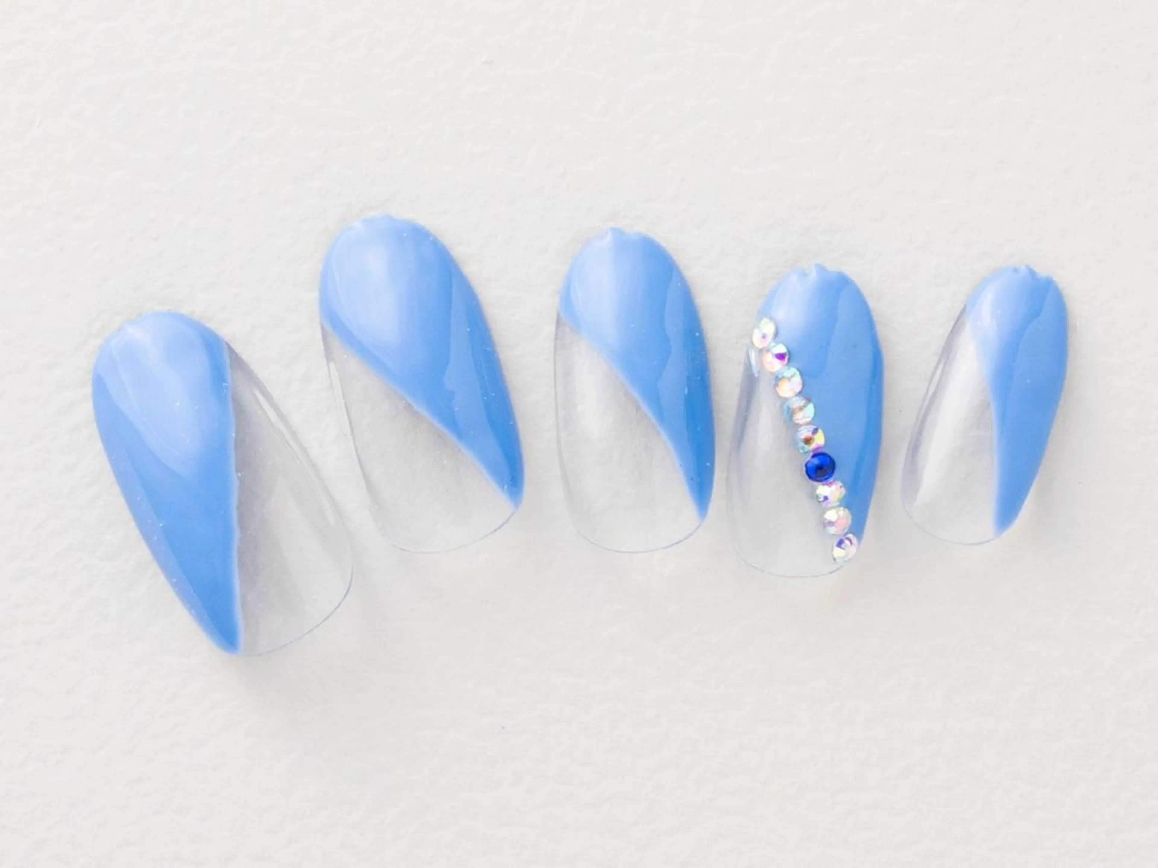 ネイル フレンチネイル 斜めフレンチ ハンドネイル TiaryNail まほのネイルデザイン