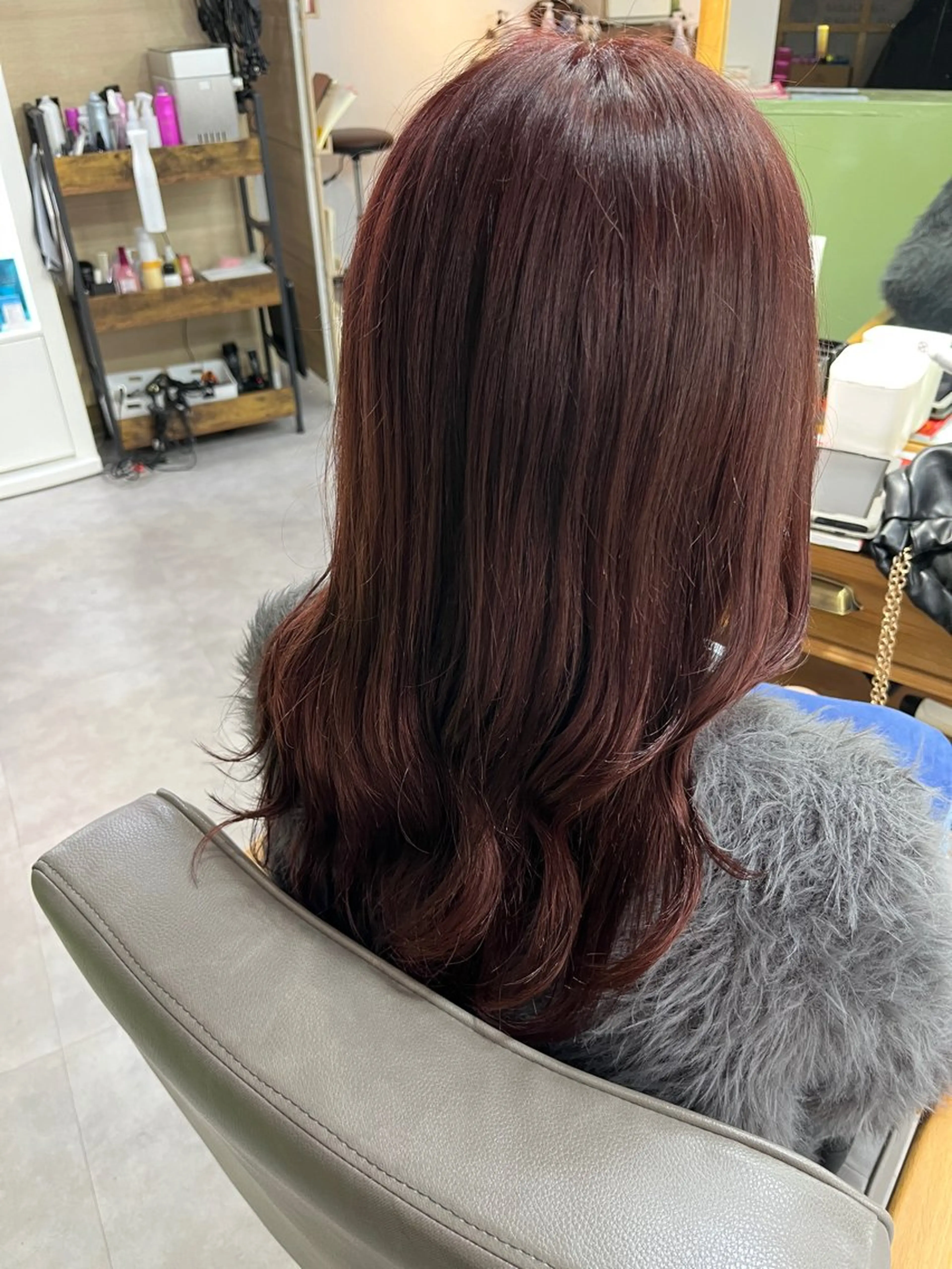 セミロング カラー 三品 早妃のヘアスタイル