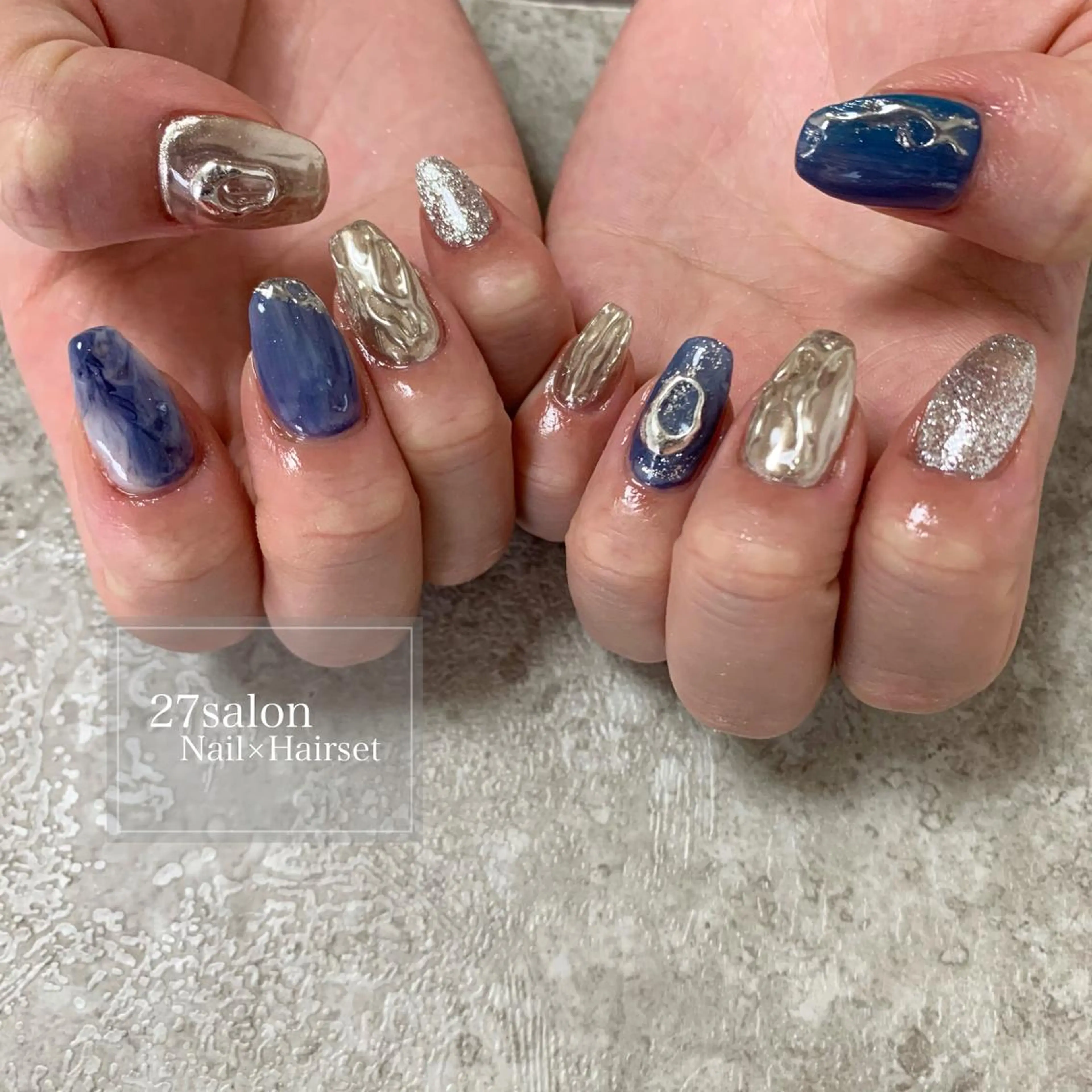 ネイル ミラーネイル ネイビー ニュアンスネイル 27salon yuinaのネイルデザイン