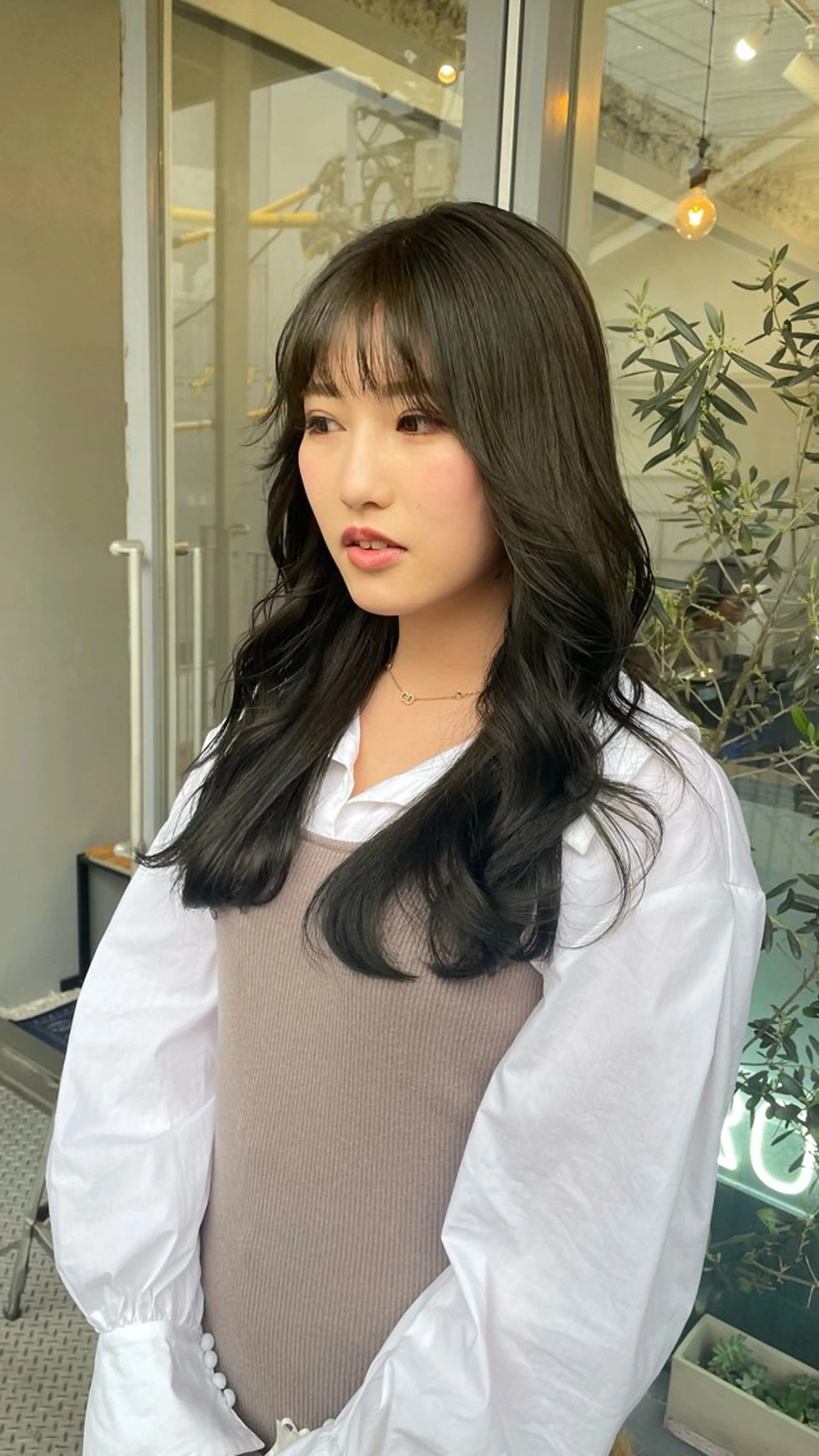 ロング カラー ヘアアレンジ メンズ オリーブカラー 顔まわりレイヤー レイヤーカット 💐ナチュラルヘア Kroda💐のヘアスタイル