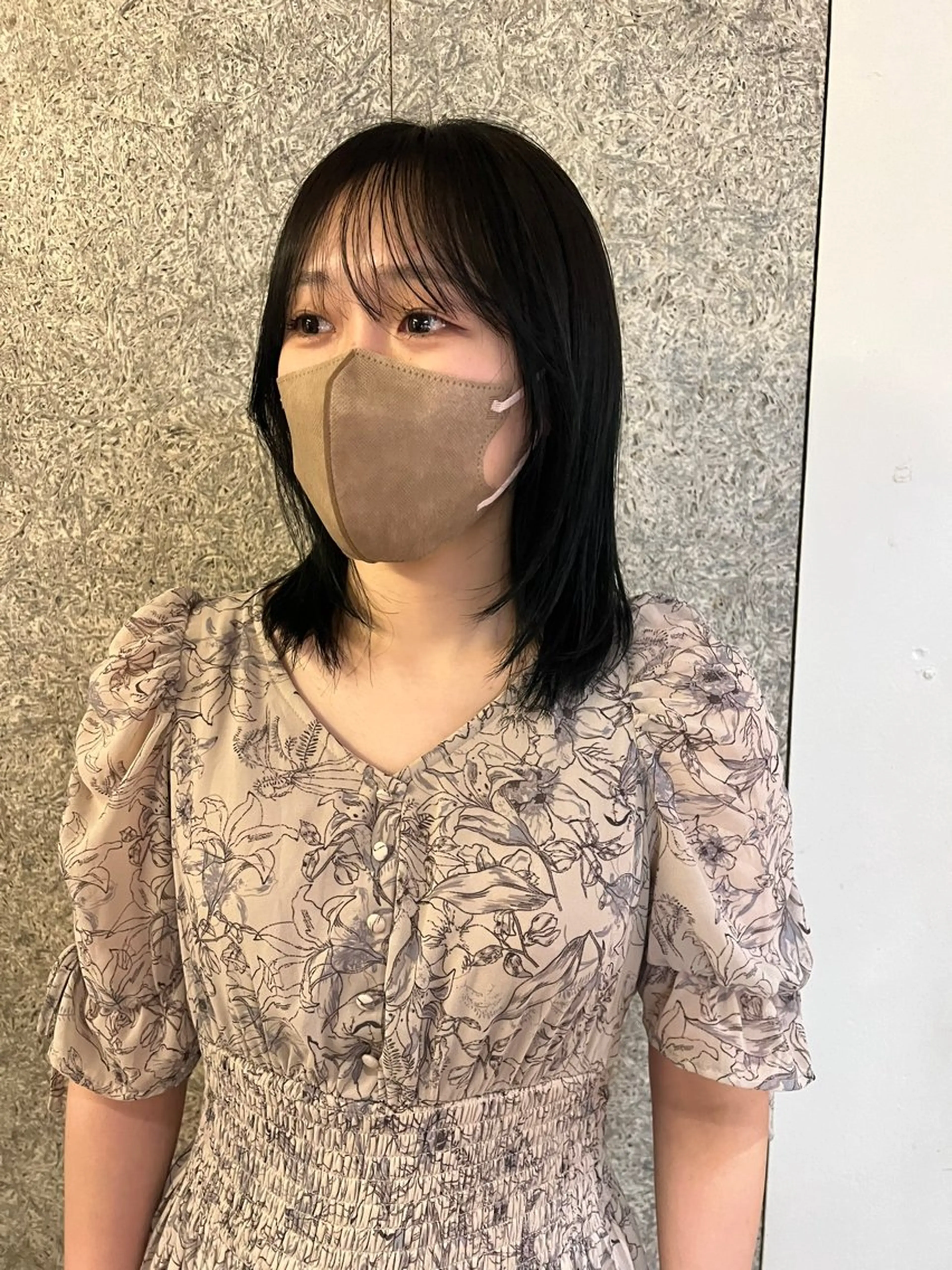 セミロング Lin'ne所属・竹内梓／パーマ ／ハイトーンのヘアスタイル