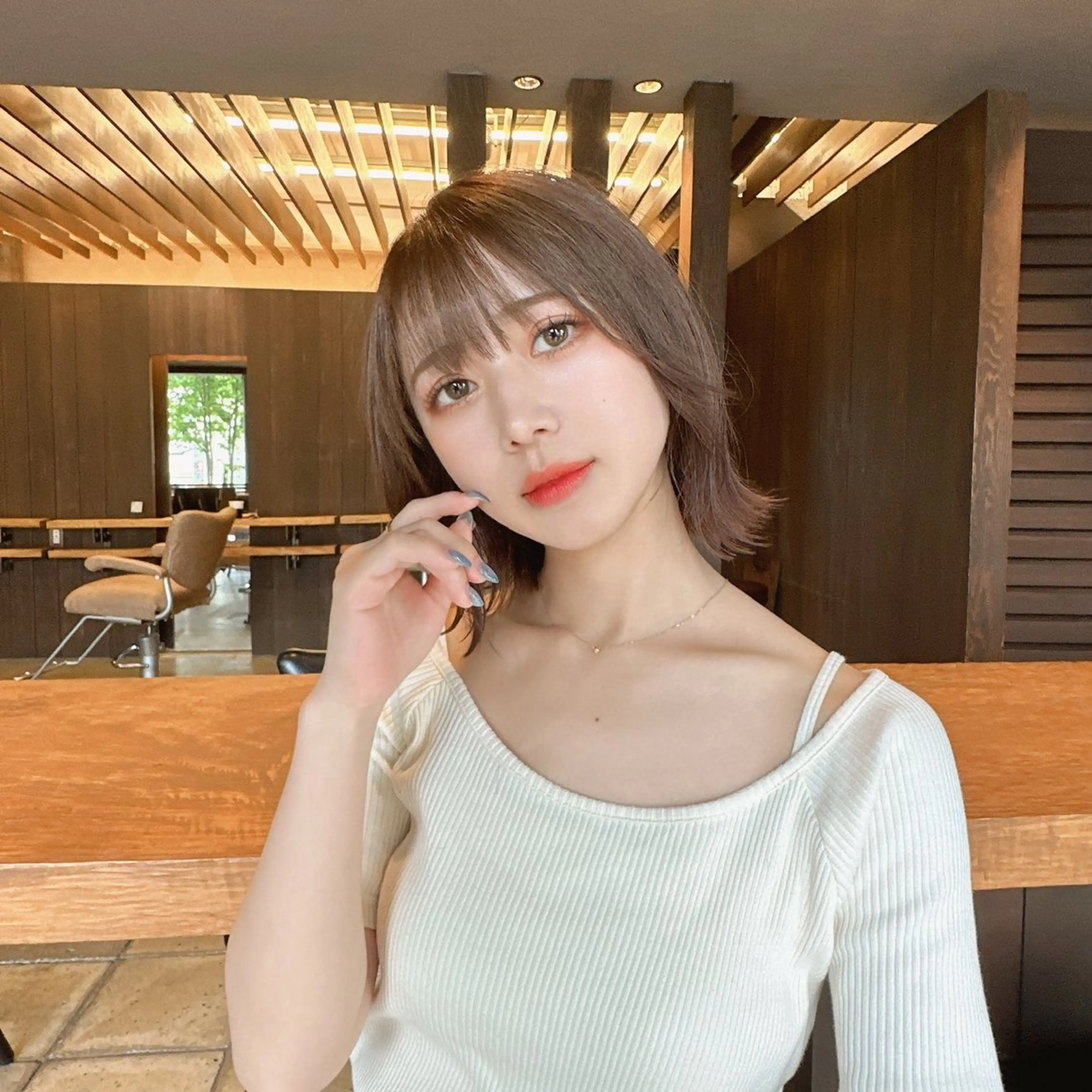 ミディアム カラー ベージュカラー ブリーチ ボブ 外ハネヘア カット ヘアカラー トリートメント 似合わせ松本 容政のヘアスタイル