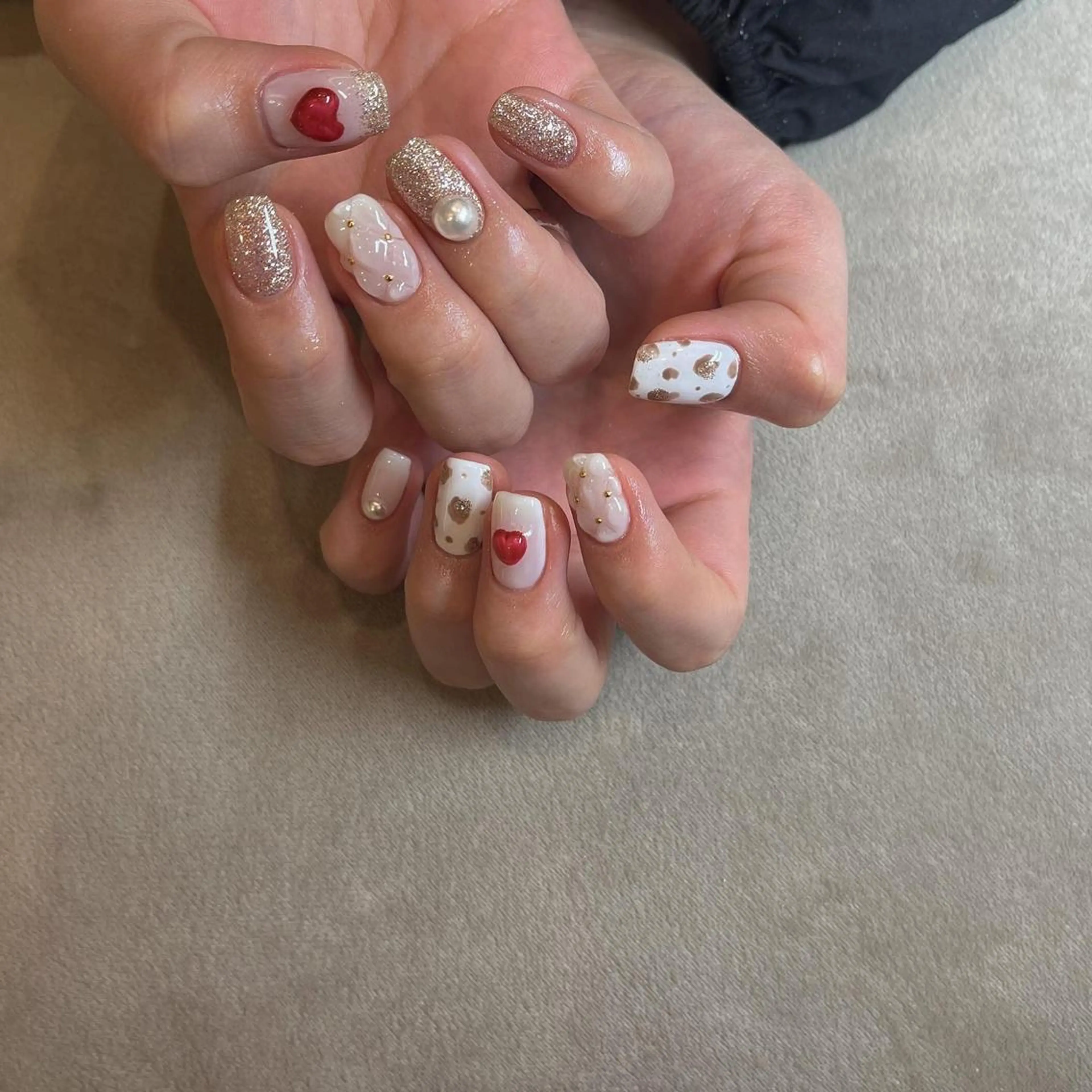 ネイル ハート バレンタイン ホワイト フリーランス¨̮⃝ ネイリストOKADAのネイルデザイン