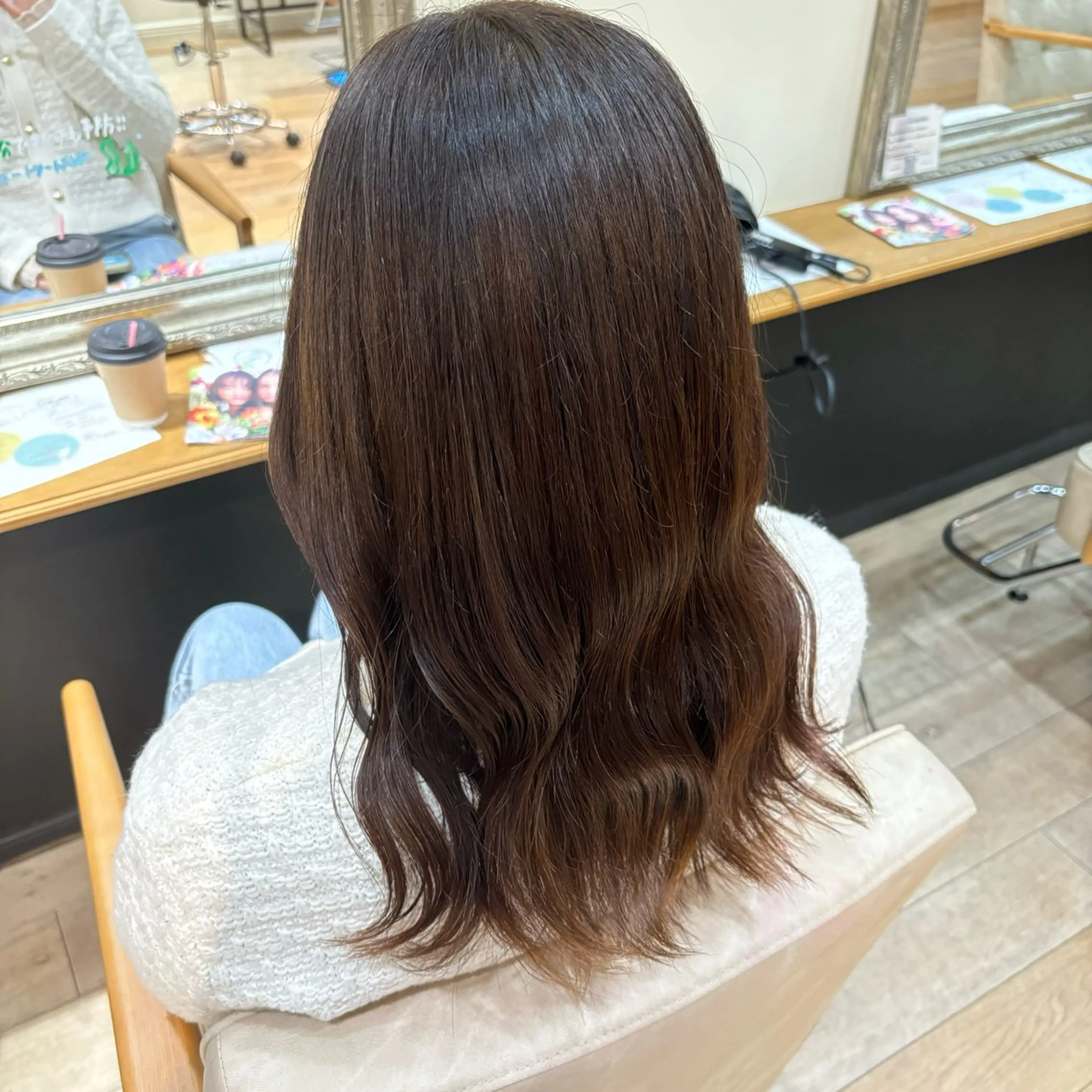 カラー ヘアカラー トリートメント しおり🍬 KOKORO🤍のヘアスタイル