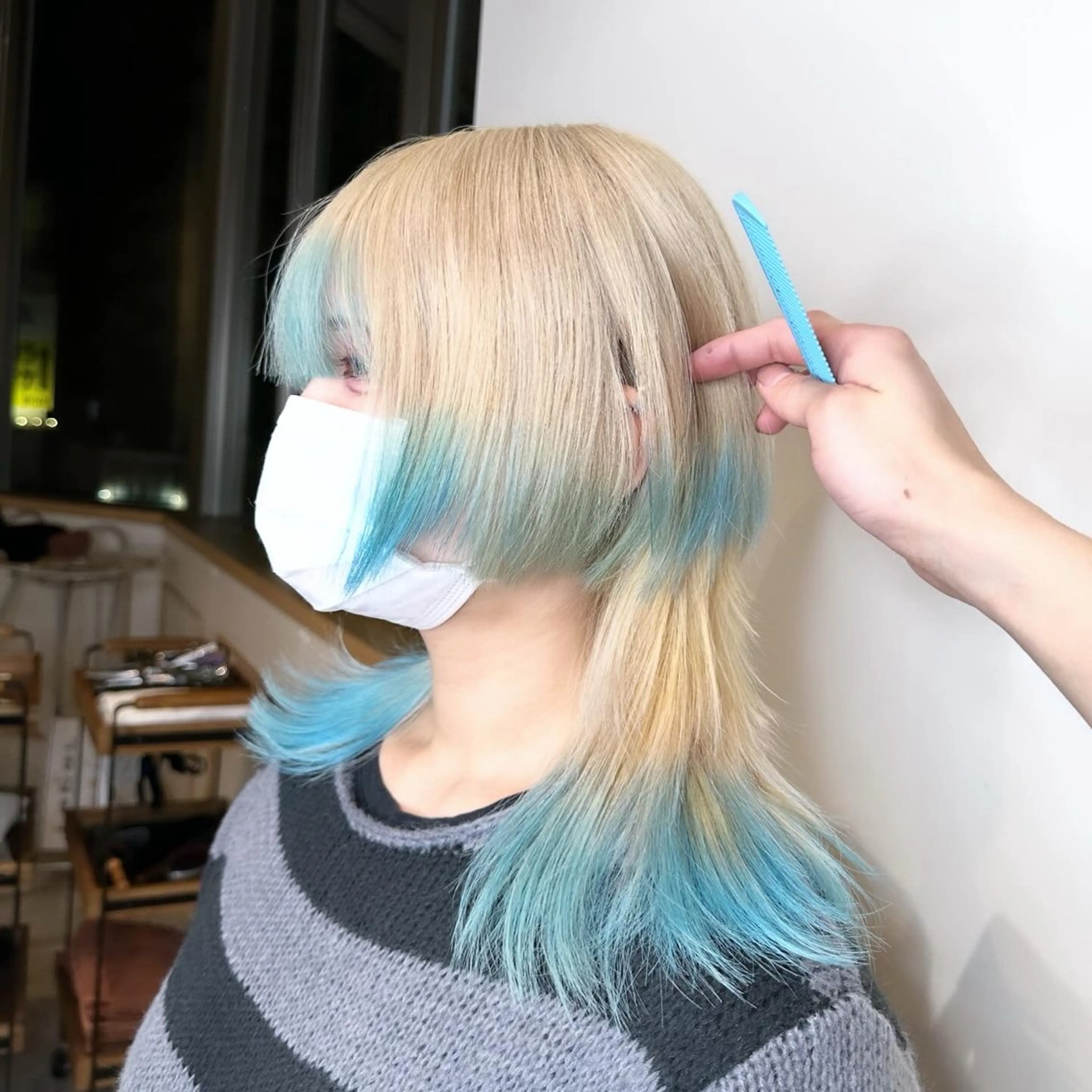 カラー 大阪ウルフカット ハッシュカットのヘアスタイル