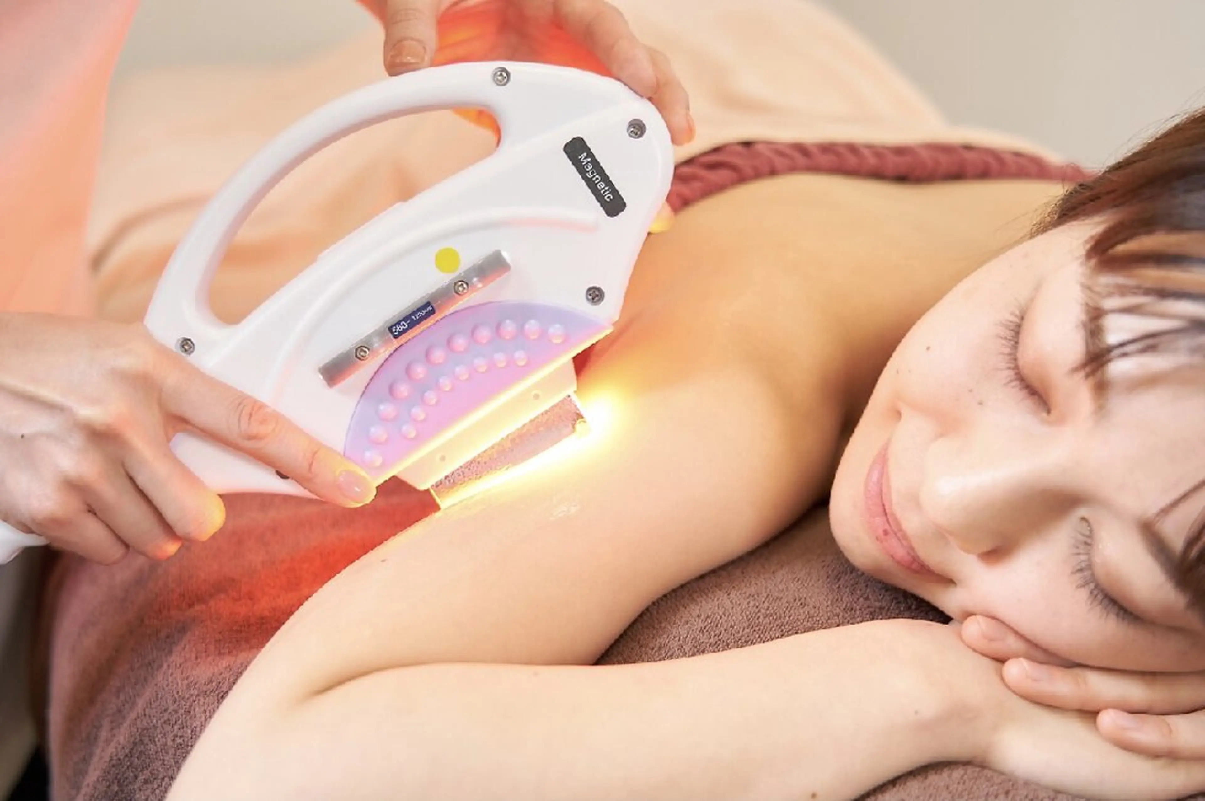 新！毛穴レス脱毛◎顔orVIOが選べる全身脱毛　今だけ¥6000の写真