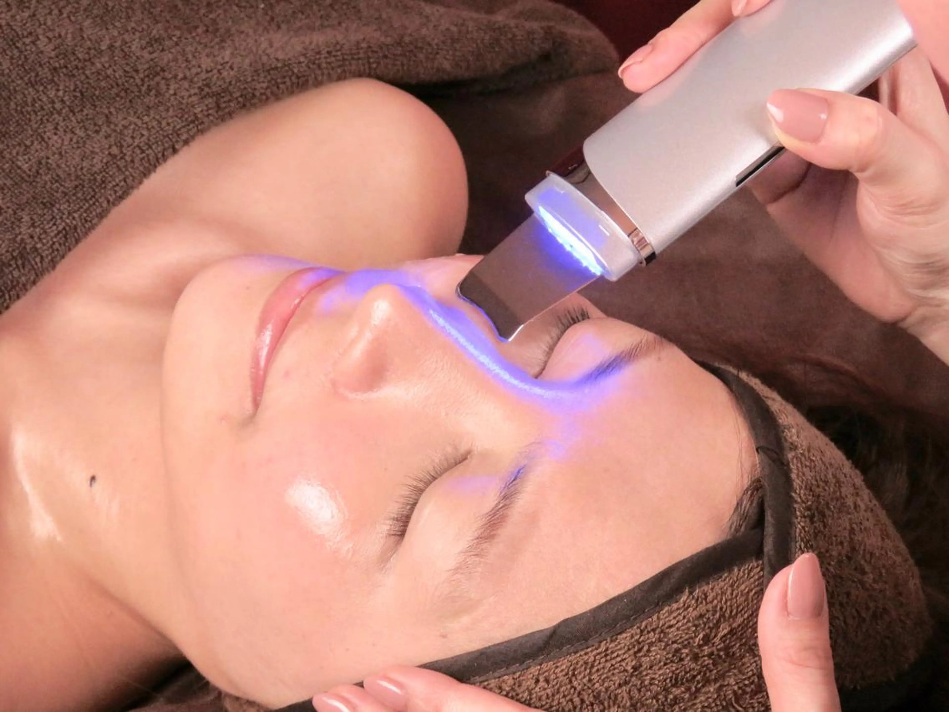 毛穴汚れをごっそり解消♪ハイドロフェイシャル&超音波ケアの写真