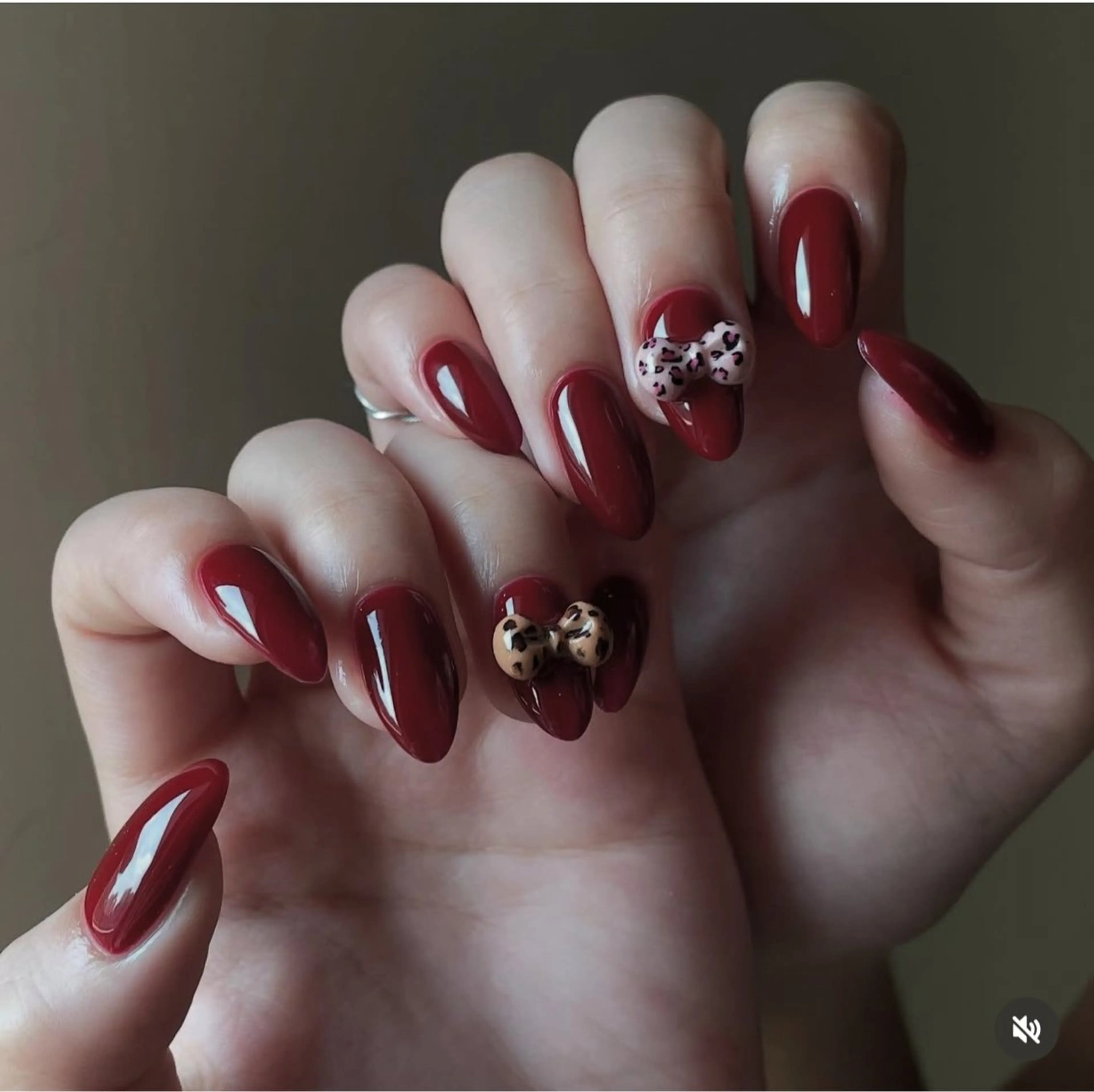 ネイル キラキラネイル マグネットネイル ミラーネイル ニュアンスネイル ワンホンネイル ハンドネイル Lyna 池袋のネイルデザイン