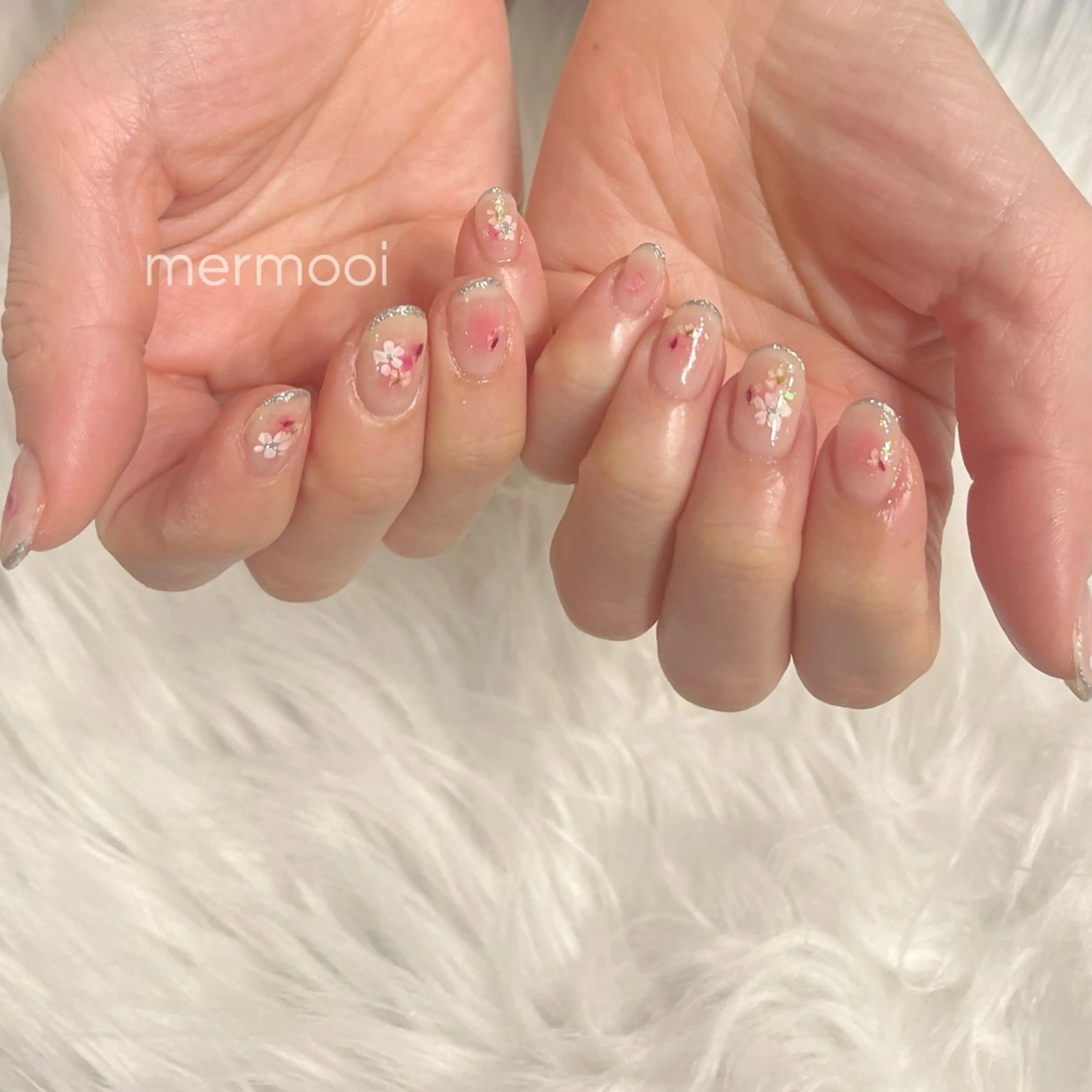 ネイル チークネイル フラワーネイル フレンチネイル ラメ(グリッター) 春ネイル ハンドネイル melu所属・melu yukikoのネイルデザイン