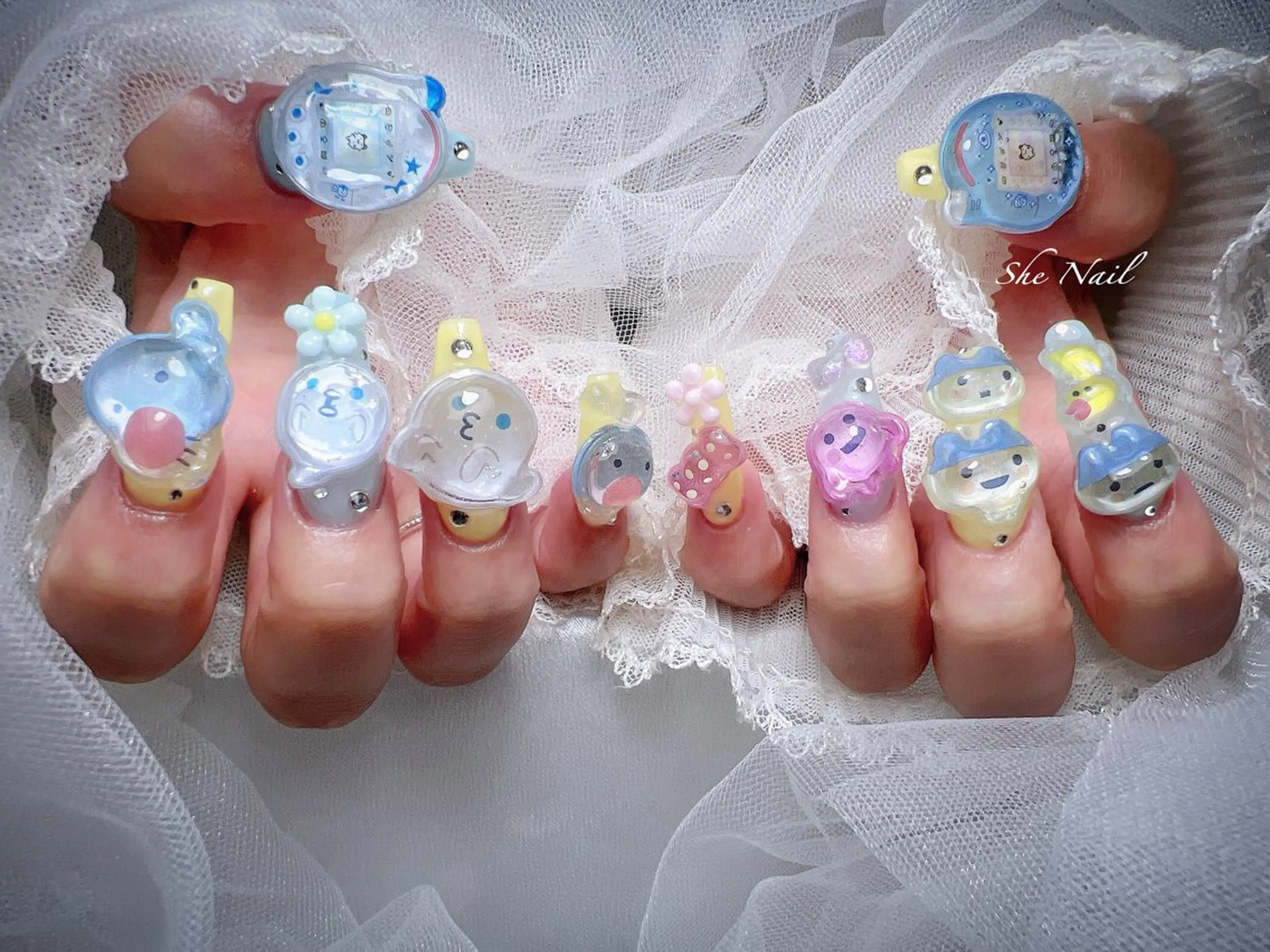 ネイル チークネイル ドット 長さ出し キラキラネイル マグネットネイル She   Nail所属・ISA_ BELLAのネイルデザイン