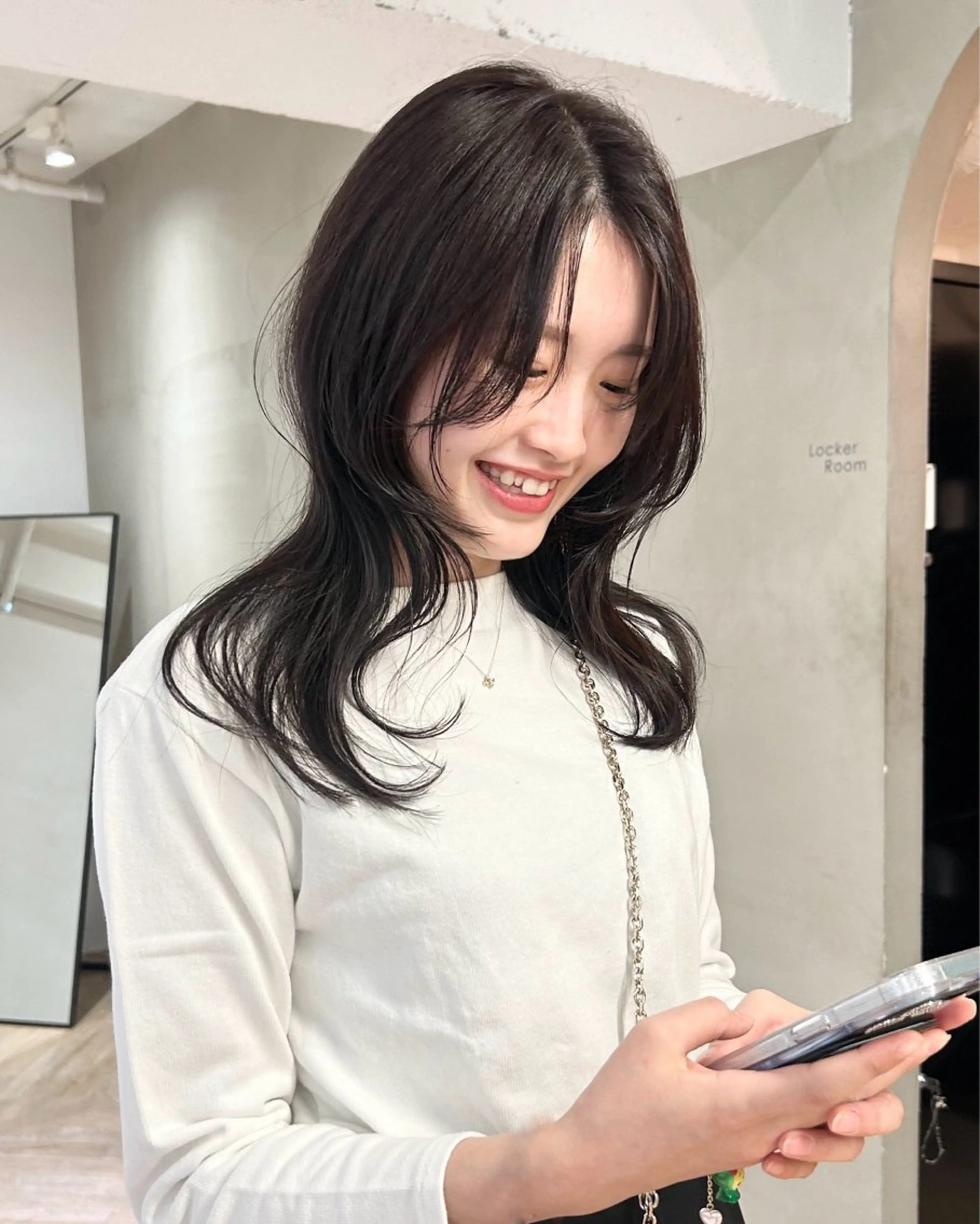 ロング カラー 透明感カラー ラベンダーカラー 顔まわりレイヤー 顔周りカット ハッシュカット レイヤーカット/栄/ 顔周り/キトウモエノのヘアスタイル