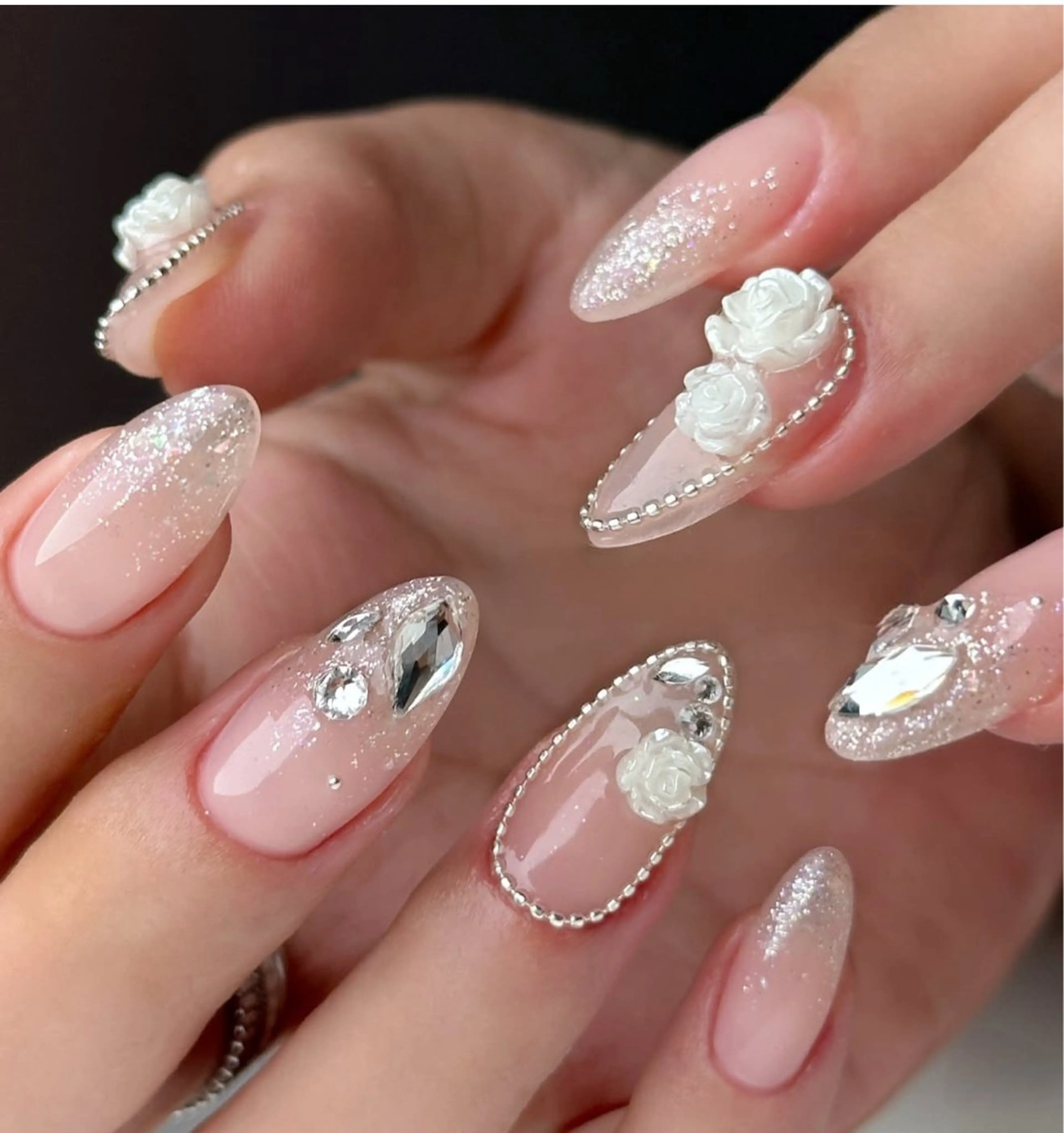 ネイル アニマル柄 オーロラネイル チークネイル フラッシュネイル ジェルネイル Lyna 池袋のネイルデザイン