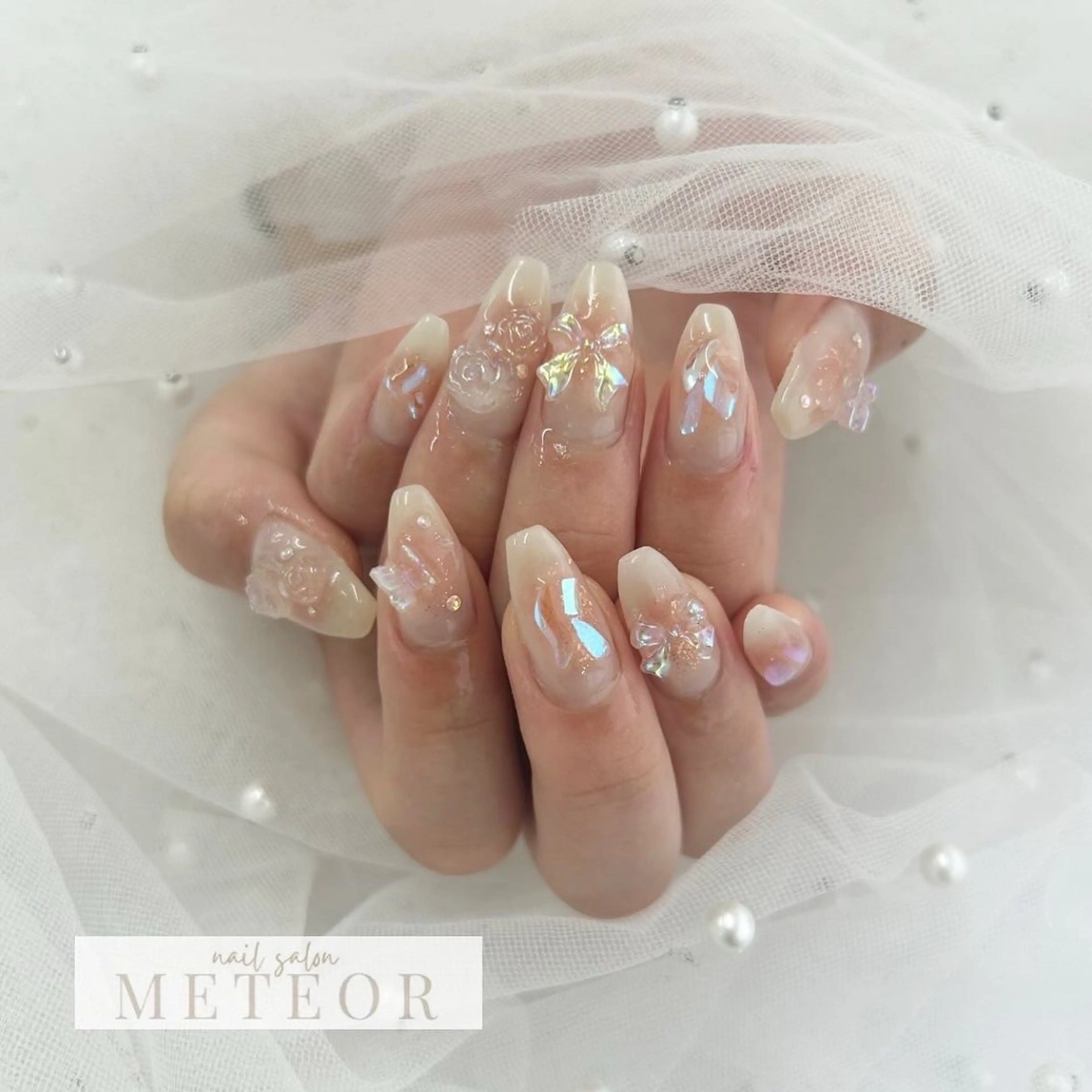 ネイル オーロラネイル チークネイル 氷ネイル・うるうるネイル リボン 春ネイル ハンドネイル nailsalon meteor所属・METEOR💫 staffのネイルデザイン