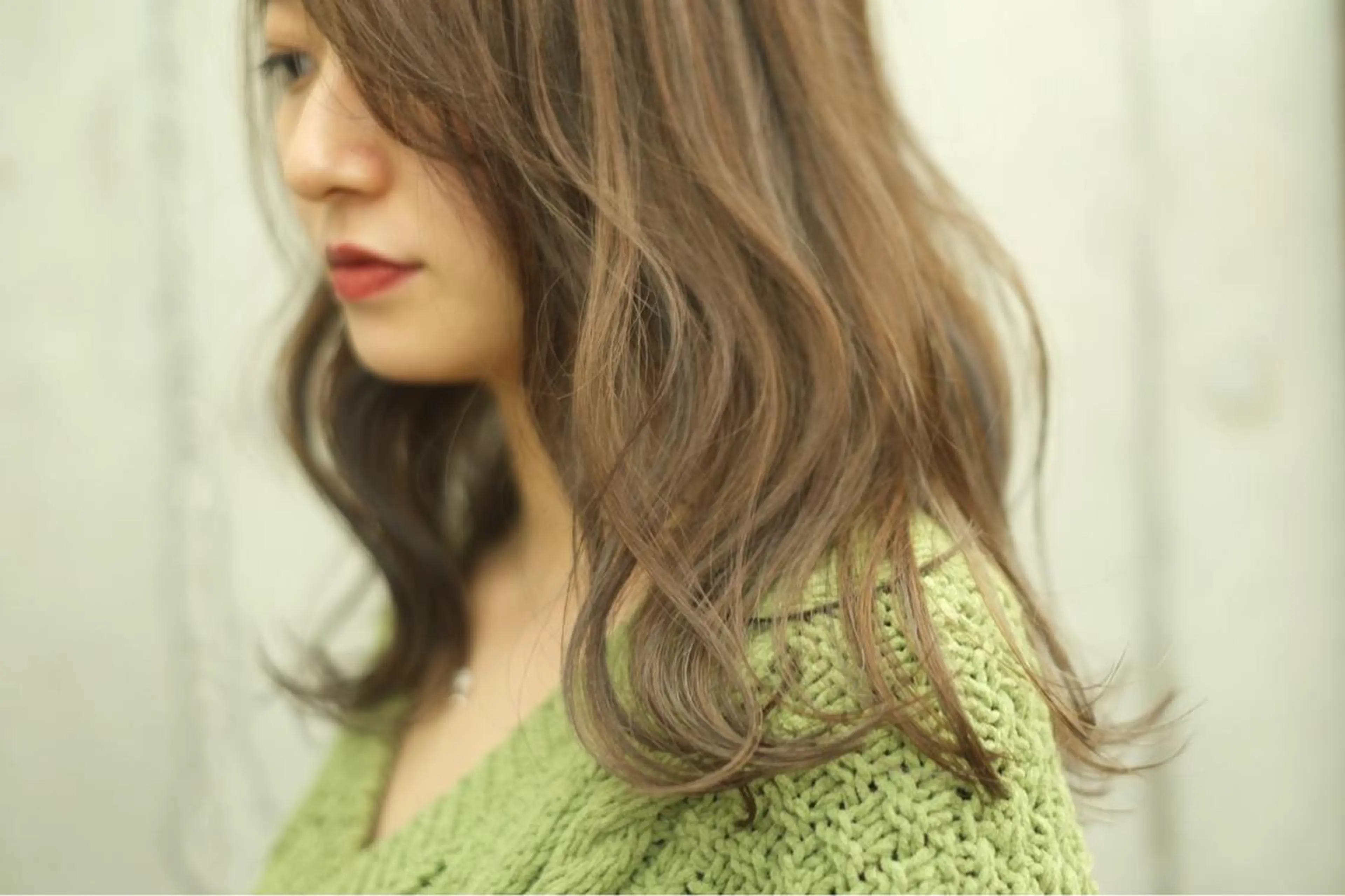 セミロング カラー 松岡 俊輔のヘアスタイル