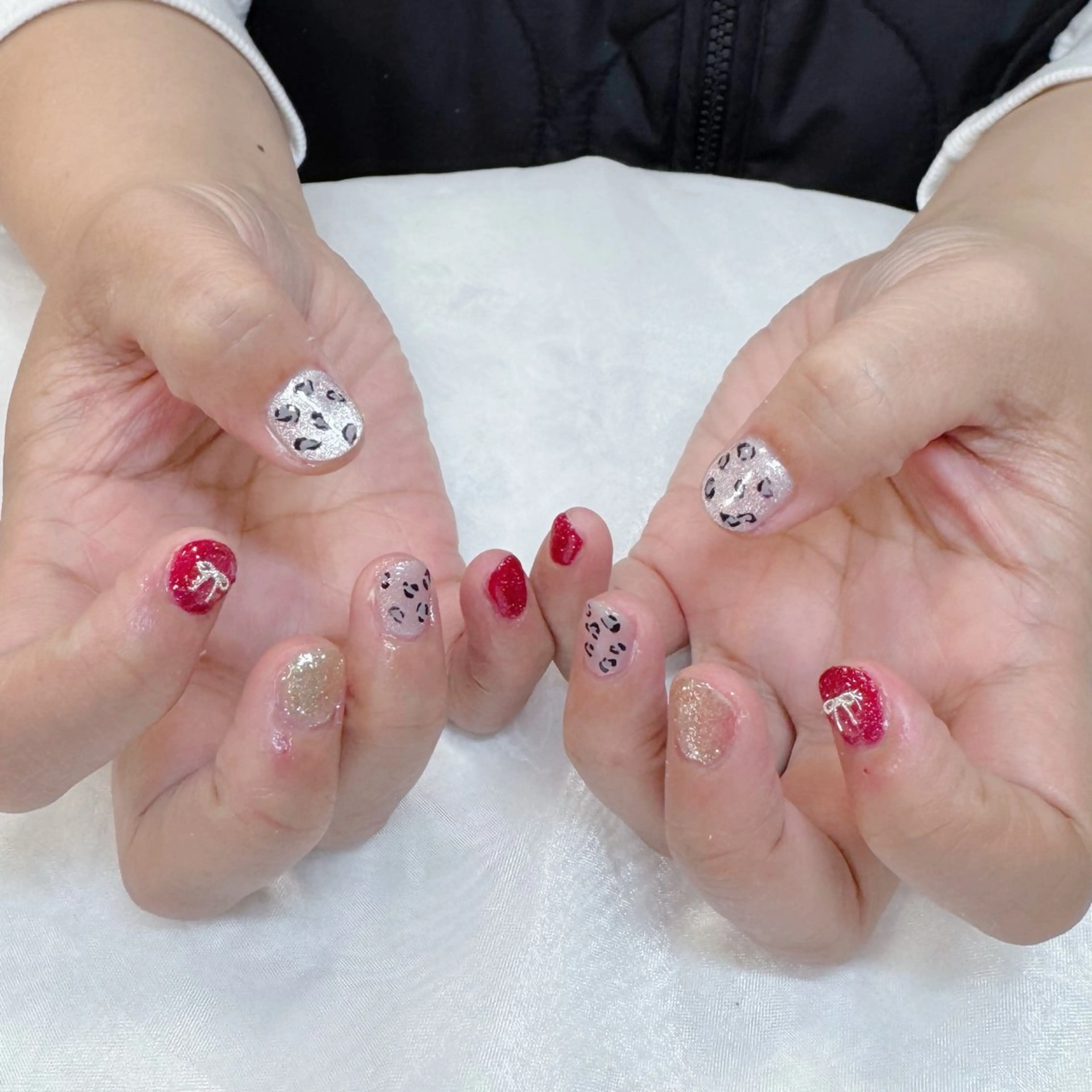 ネイル アニマル柄 マグネットネイル 赤色 maruyasu. yのネイルデザイン