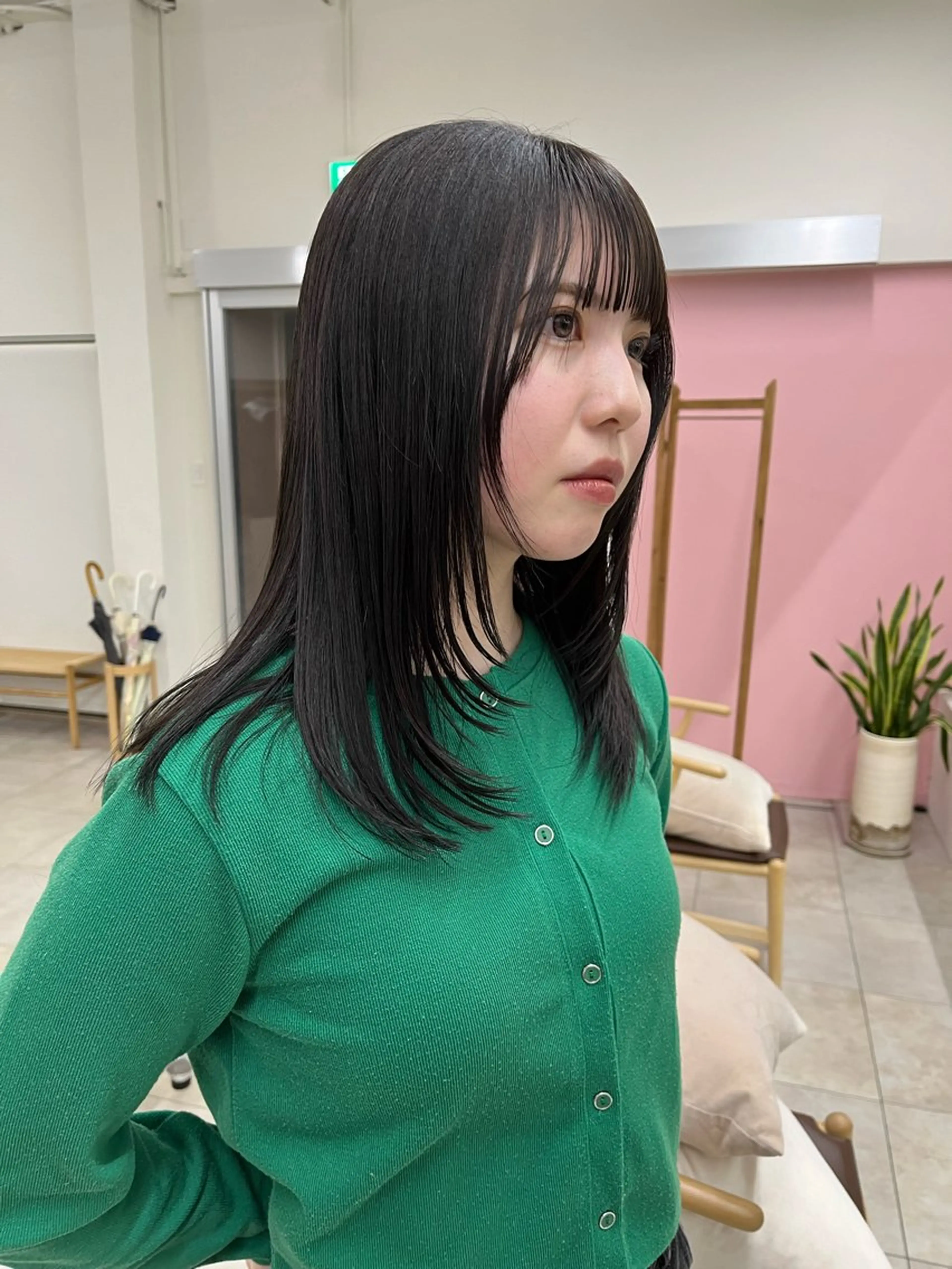 セミロング カラー 透明感カラー 顔周りカット レイヤーカット 林 莉央のヘアスタイル