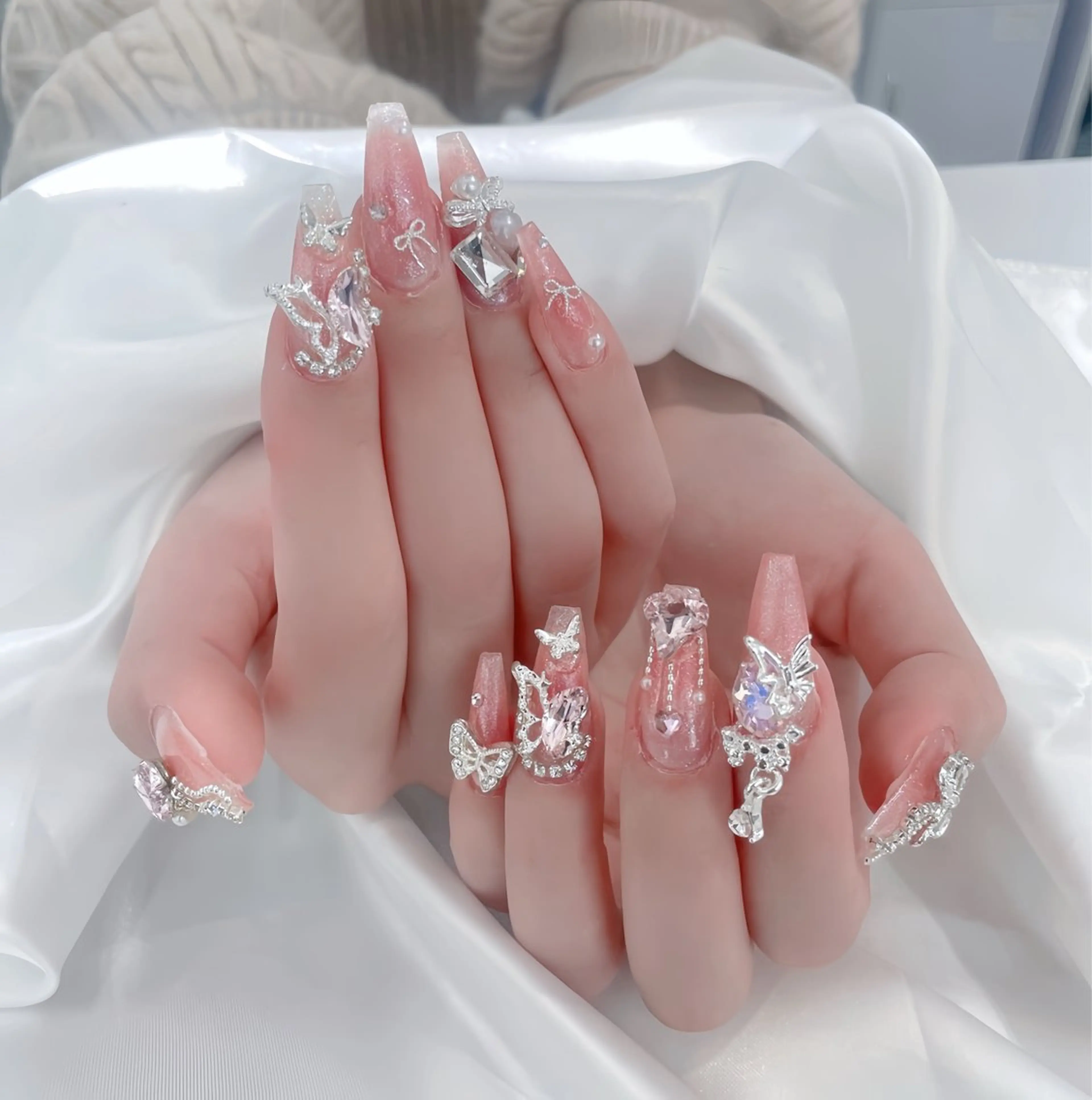 ネイル アートネイル ジェルネイル ロングネイル ニュアンスネイル スカルプネイル ハンドネイル Rin Nail 新大久保店のネイルデザイン
