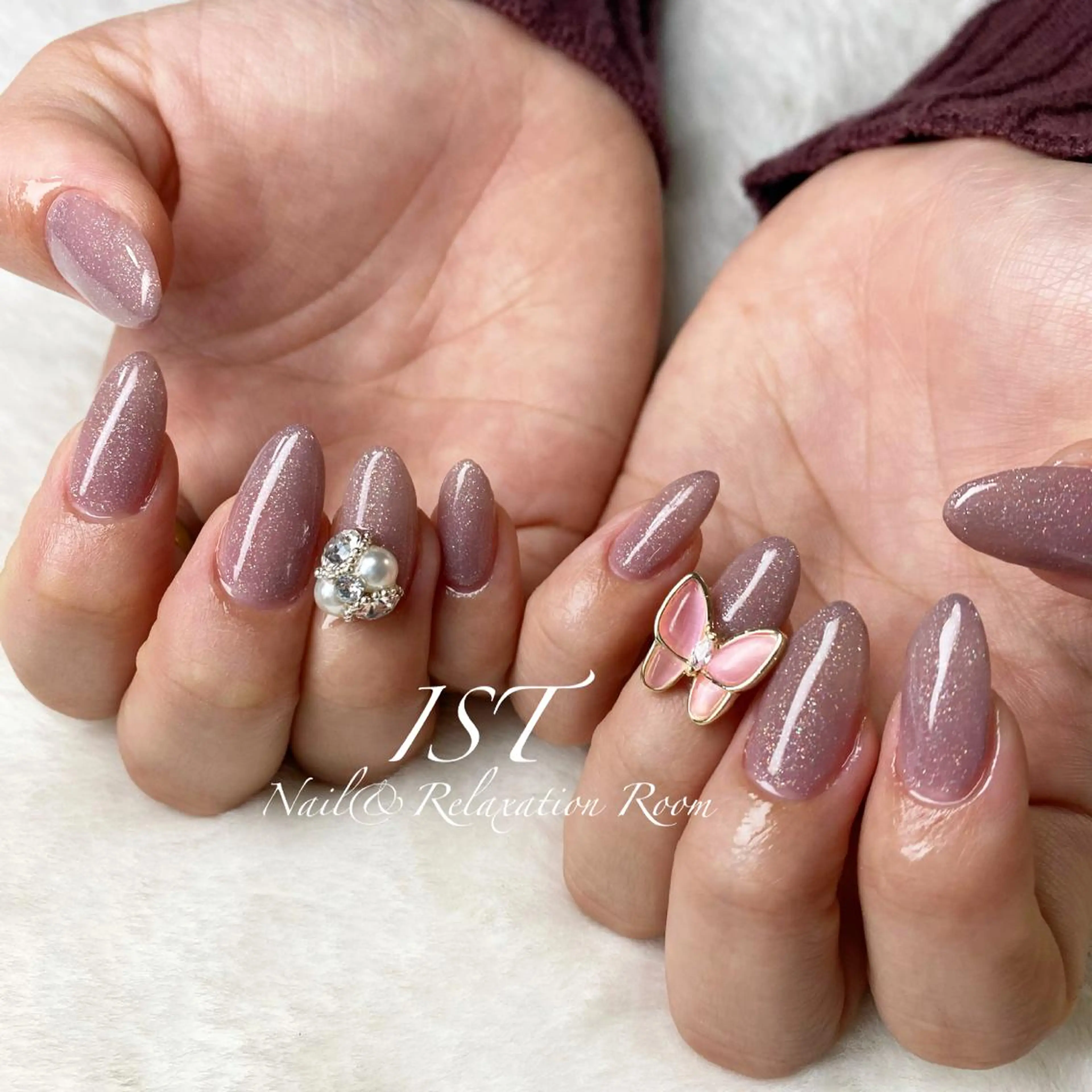 ネイル ストーンネイル メンズ歓迎🙆‍♀️ エステ/ネイルISTのネイルデザイン