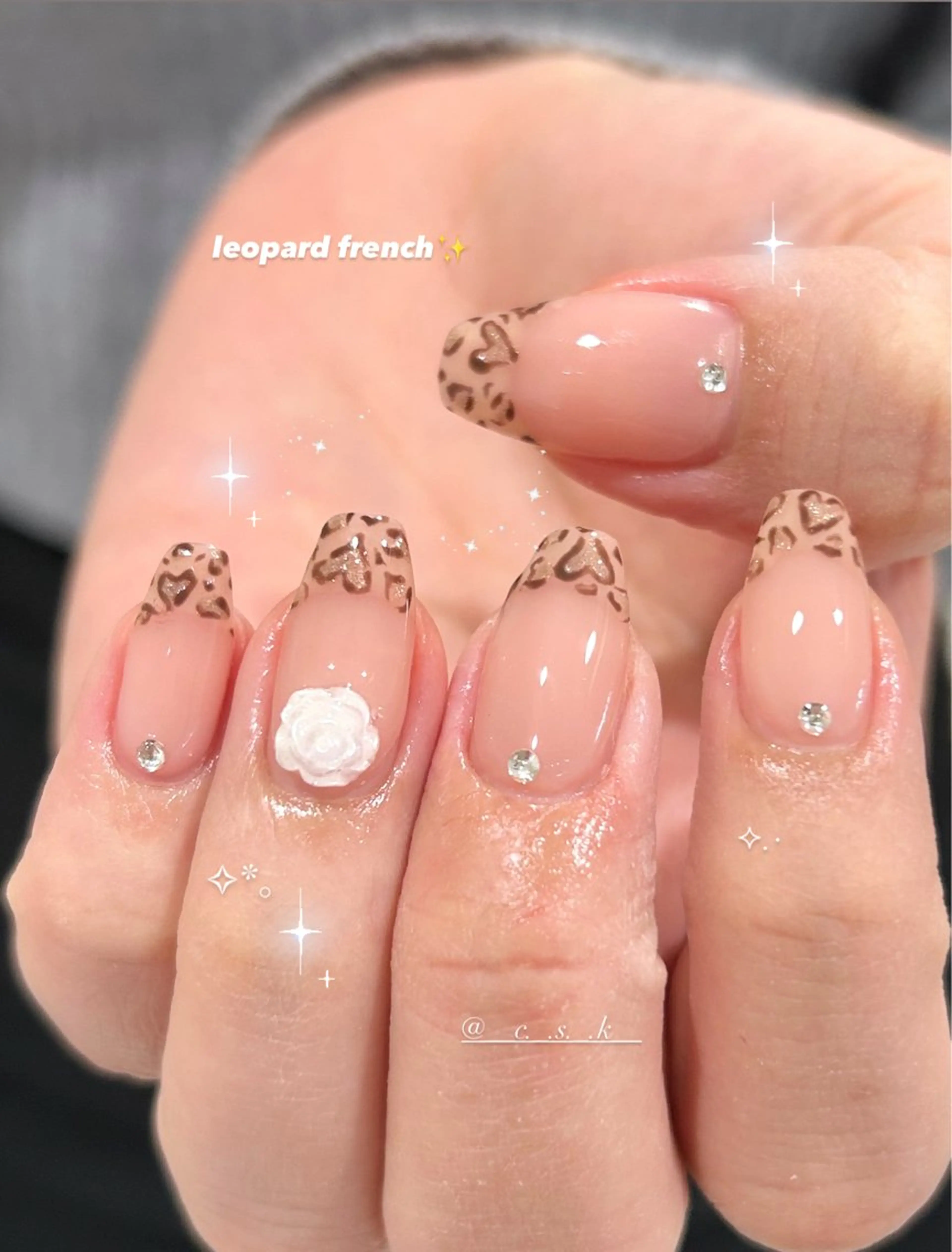 ネイル アニマル柄 ハート ストーンネイル ハンドネイル 🎀チーク/ちゅるん 🫧chisa🎀のネイルデザイン