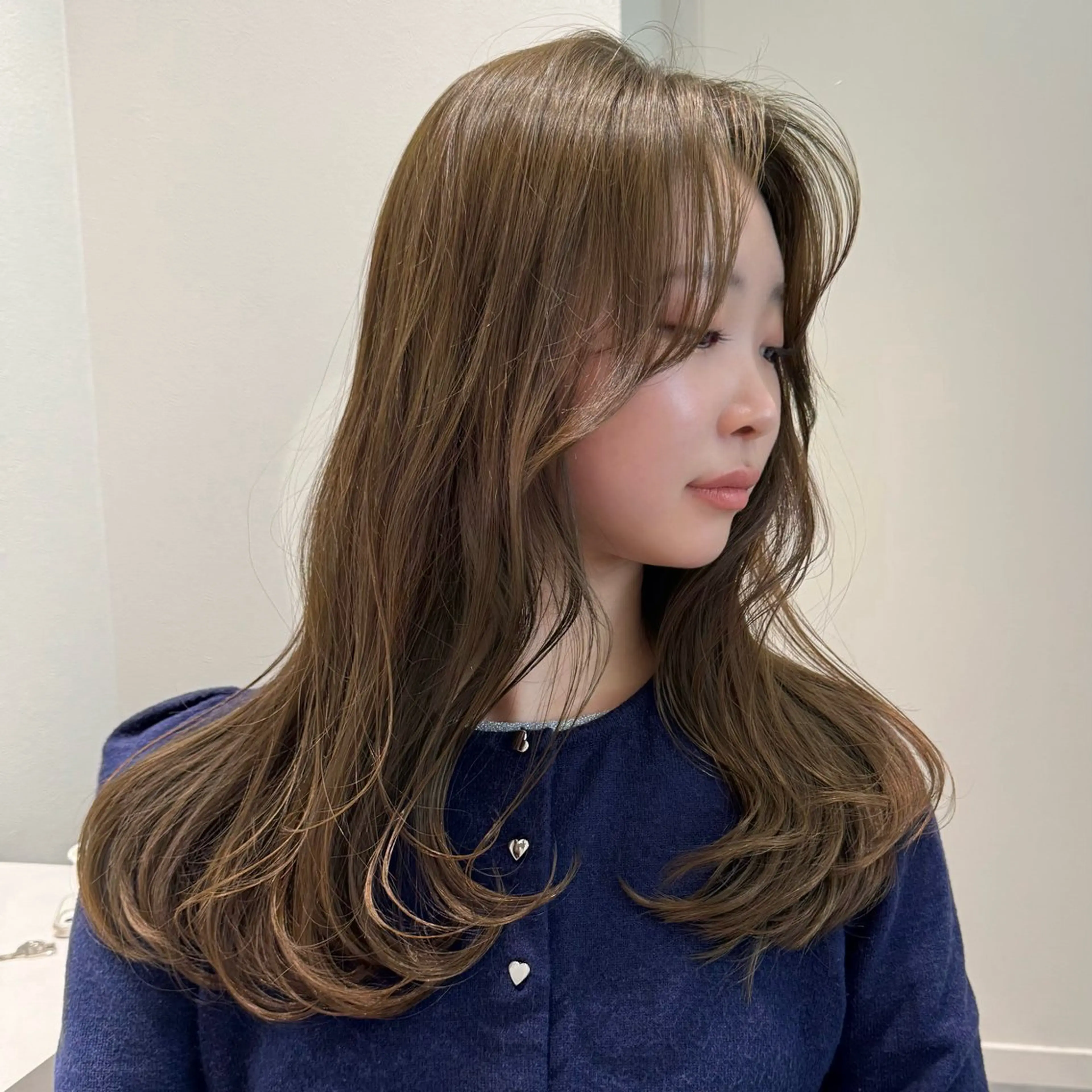 🤎前髪カット+w color🤎大人気メニューダブルカラーに前髪顔周りカットプラスで少しお安く！の写真