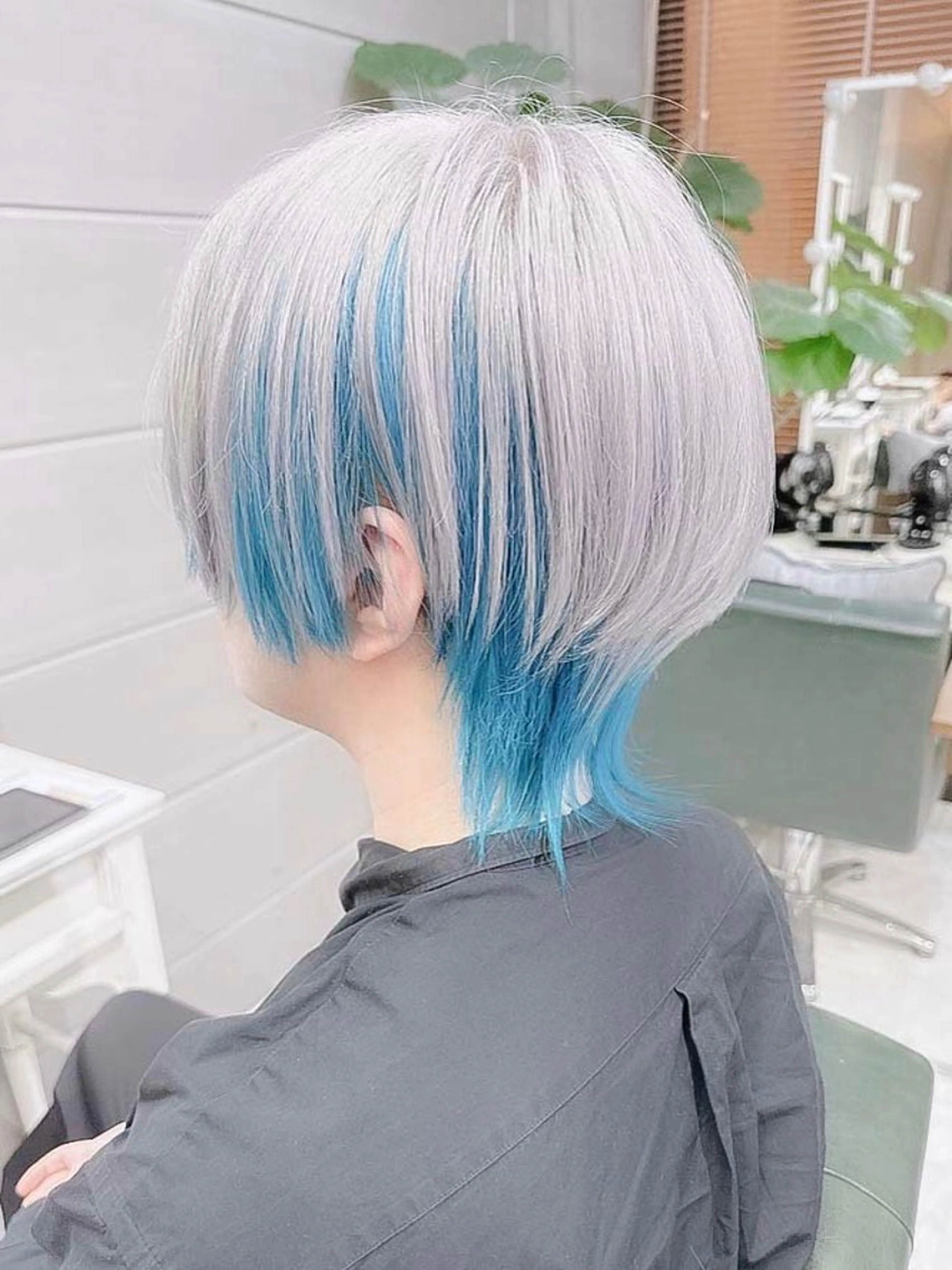 ショート カラー アクアカラー ブリーチ ブルーカラー デザインカラー ハイトーンカラー ヘアカラー トリートメント DAYS Men’sのヘアスタイル