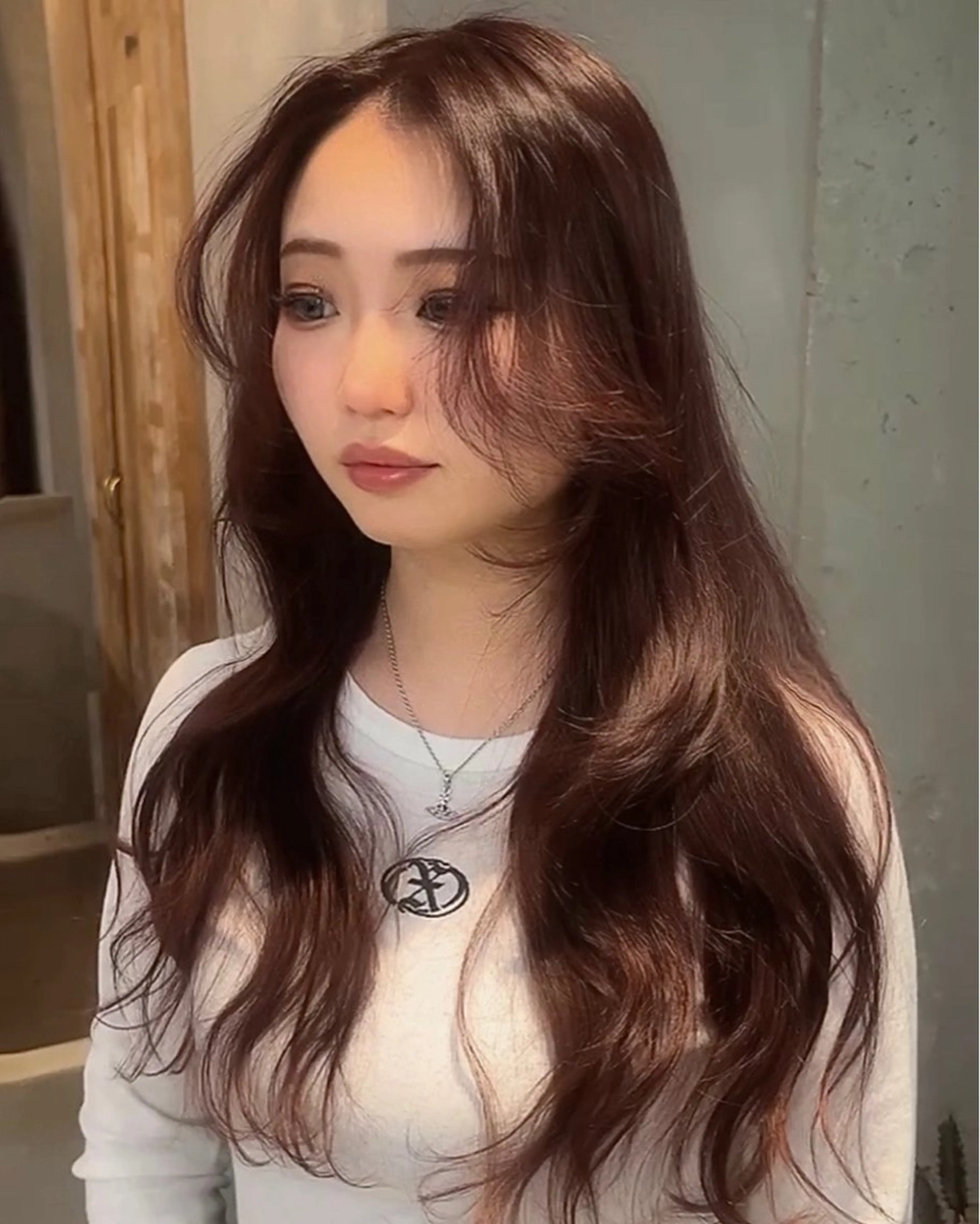 ロング カラー レッドカラー 韓国風ヘア カット ヘアカラー 岩間 ゆいこのヘアスタイル