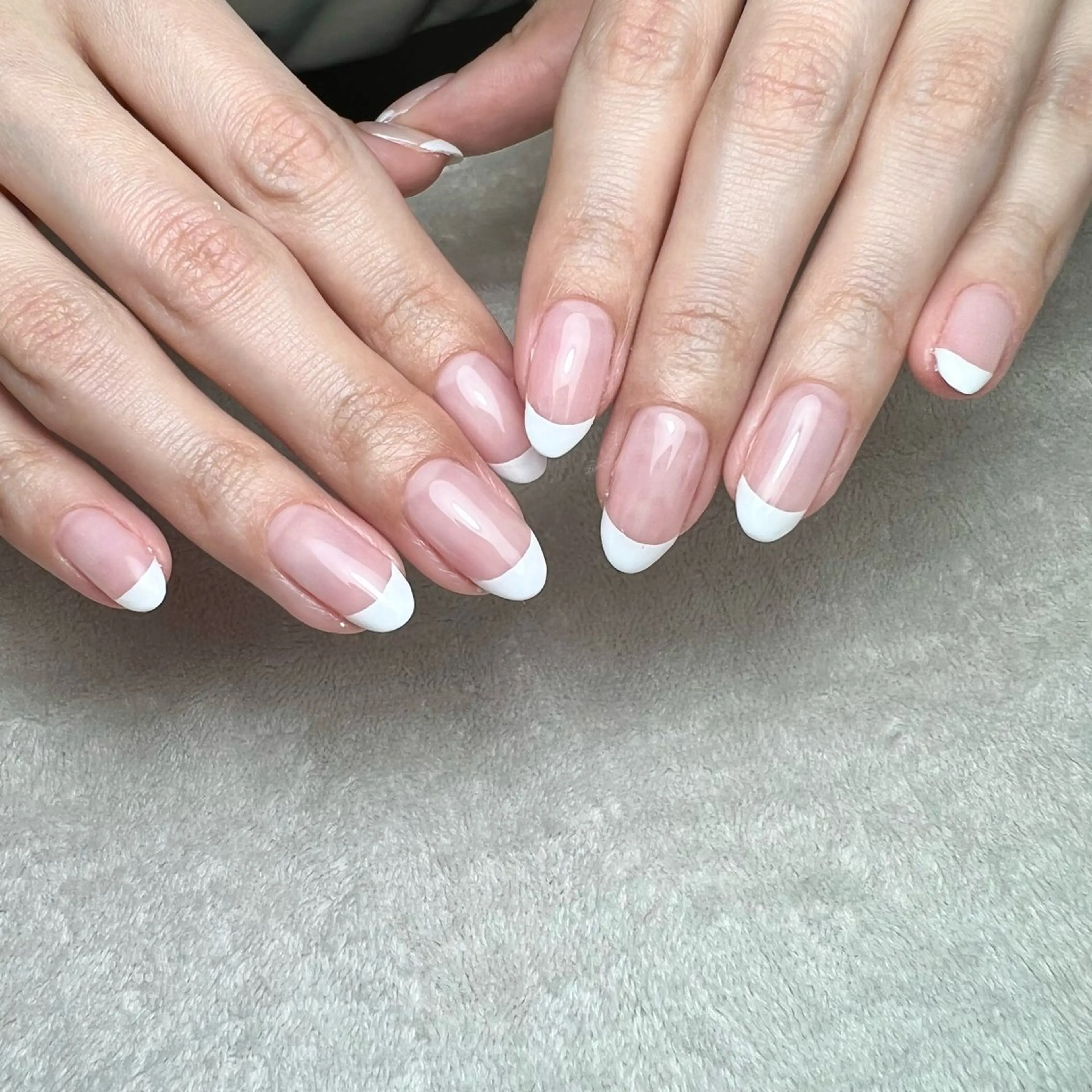 ネイル フレンチネイル シンプルネイル ホワイト ハンドネイル COCO+所属・COCO +のエステ・リラクイメージ