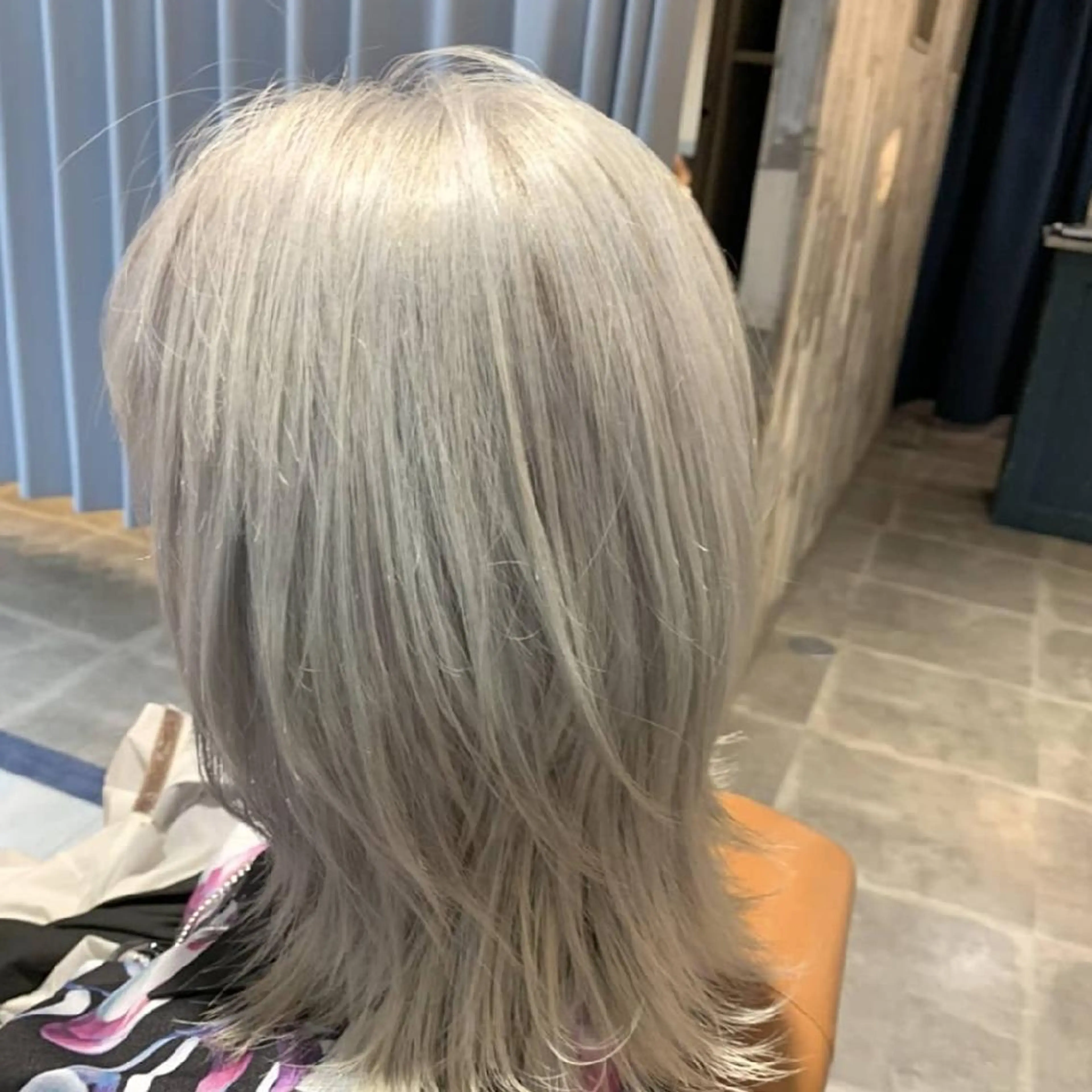 カラー セミロング alushe 岡 陽子のヘアスタイル