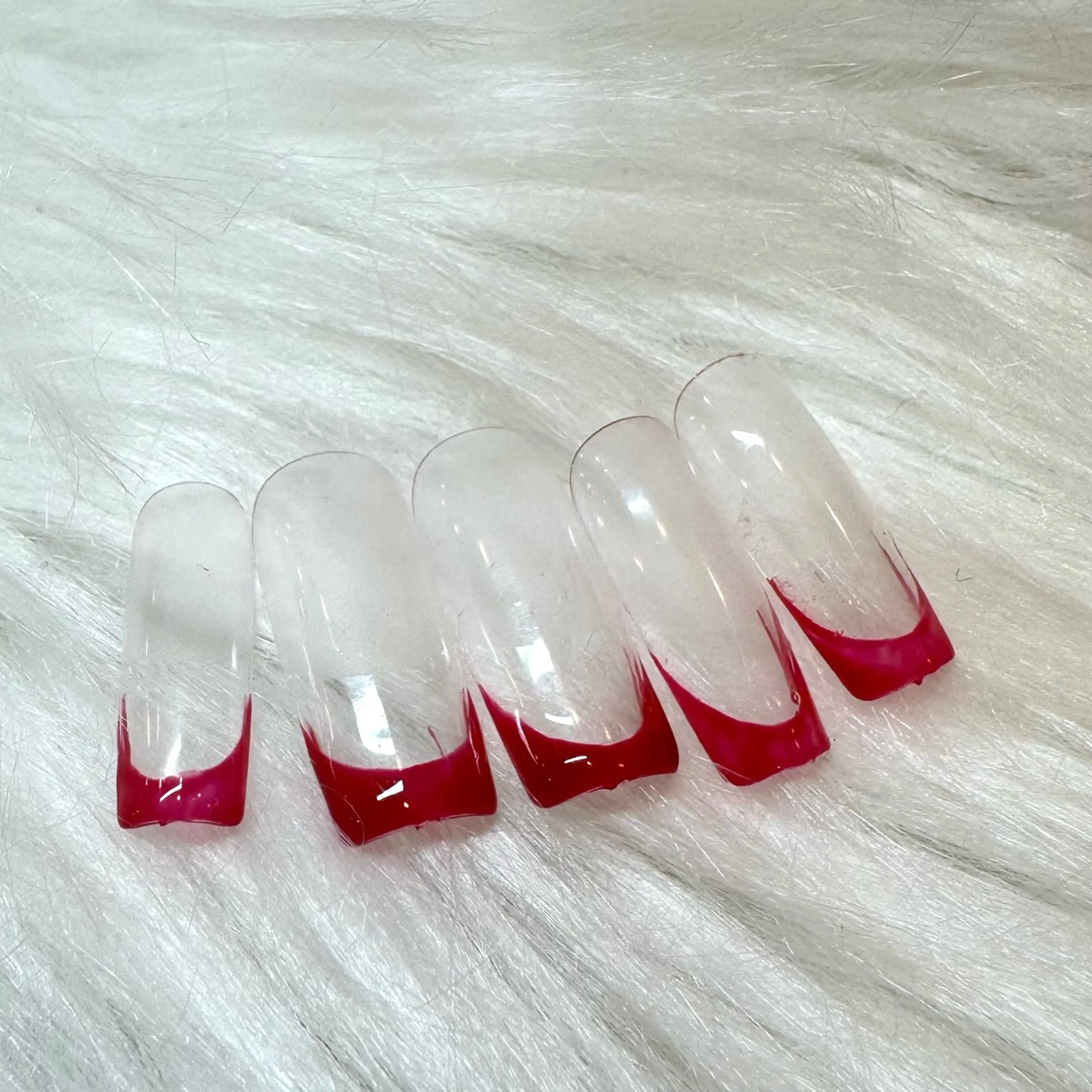 ネイル フレンチネイル 赤色 大塚 澄玲のネイルデザイン