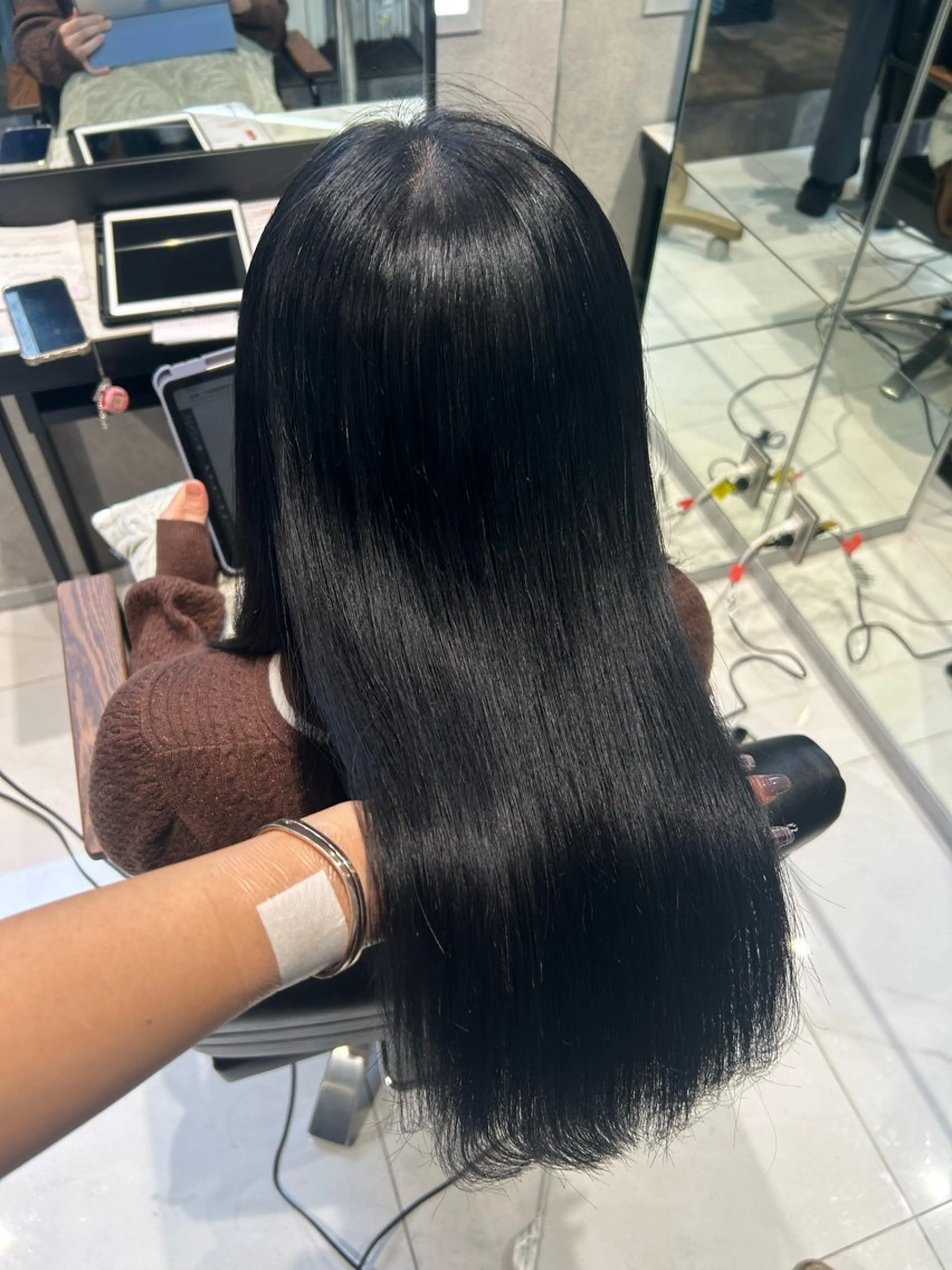 ロング カラー 黒髪 ブルーカラー ブルーブラック 透明感カラー💙 束感マツエク🪼海月のマツエク・マツパデザイン