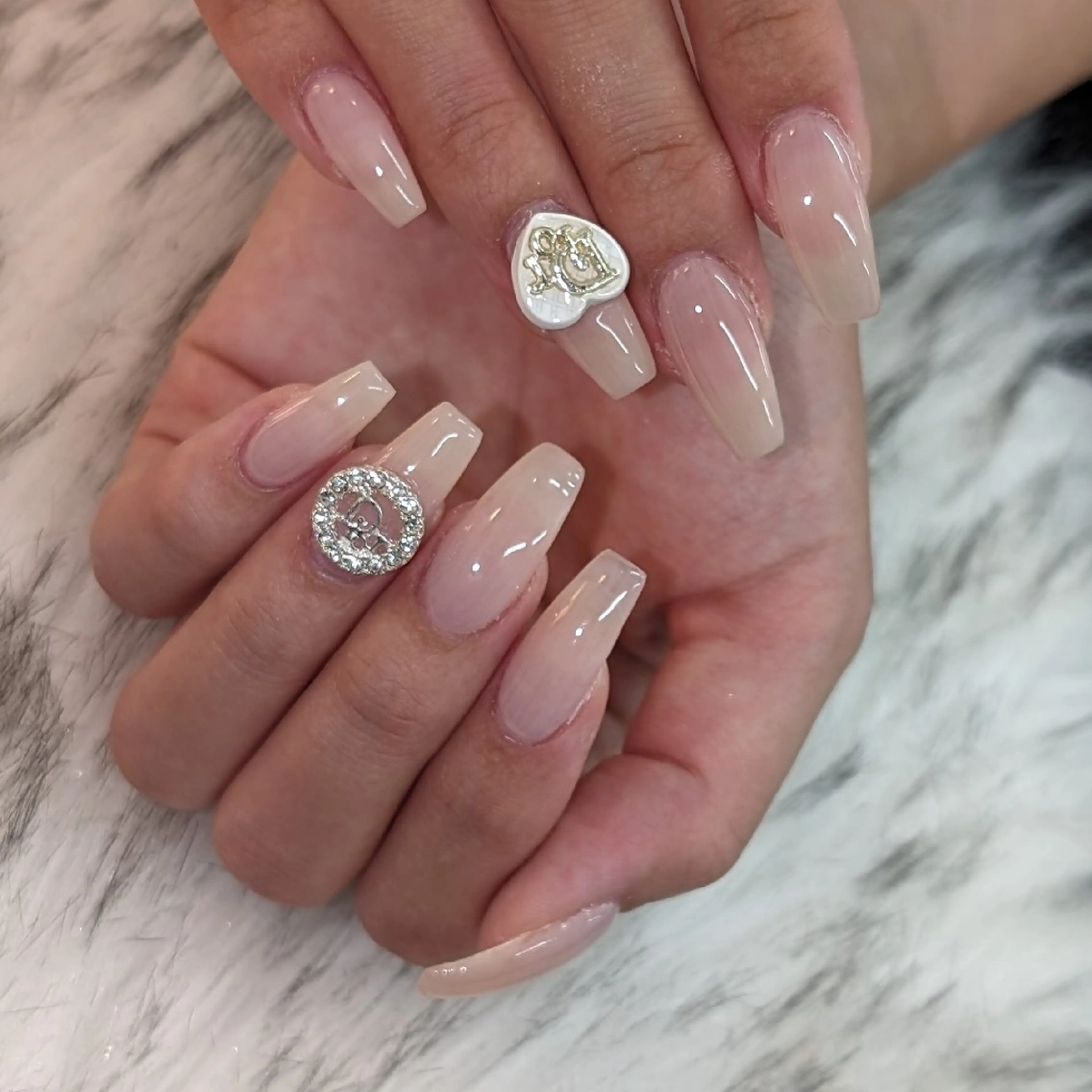 ネイル ハンドネイル RUNWAY 　　の眉毛・アイブロウイメージ