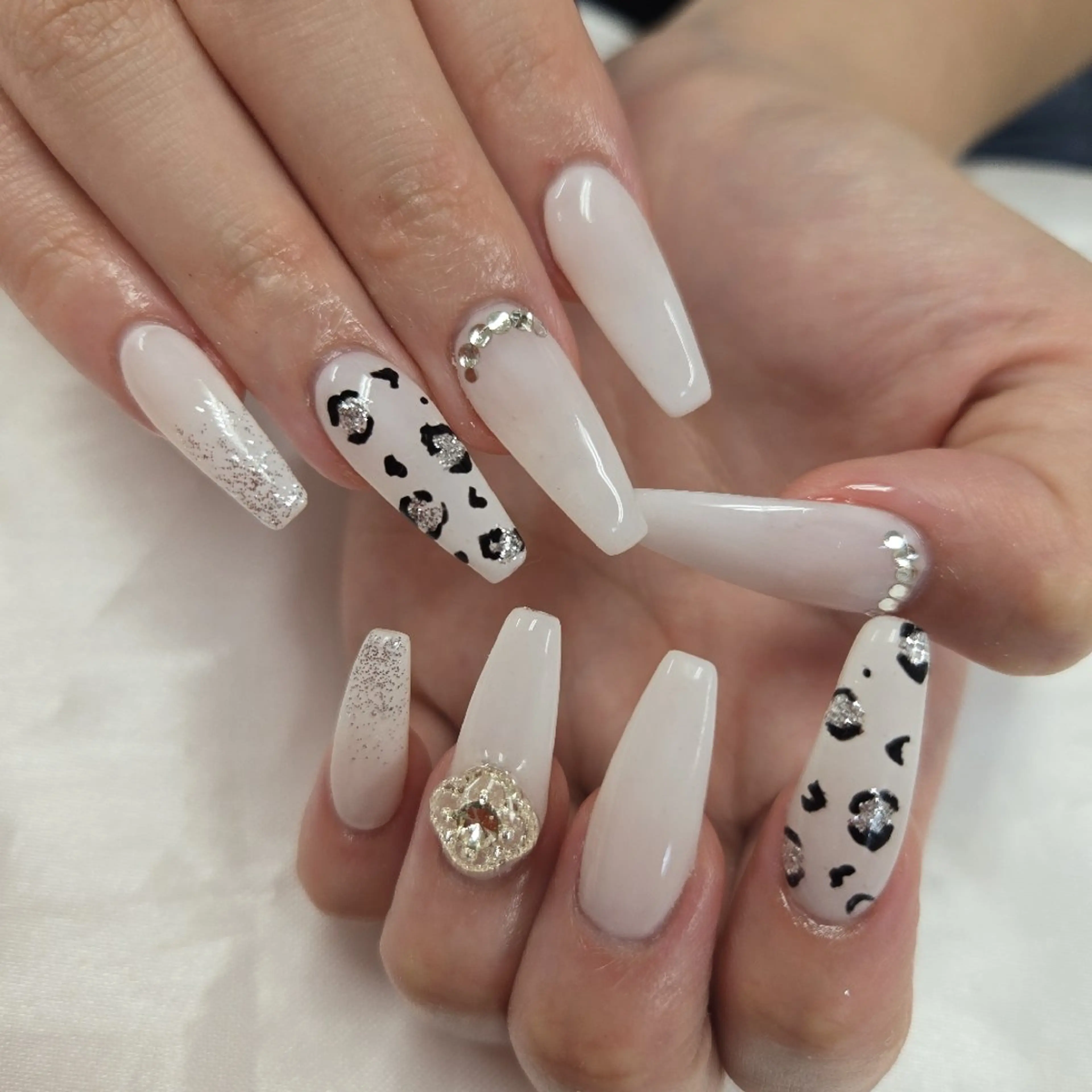 ネイル アートネイル オーロラネイル チークネイル ジェルネイル グラデーション ハンドネイル 河野ちえ (雑誌掲載サロン)のネイルデザイン