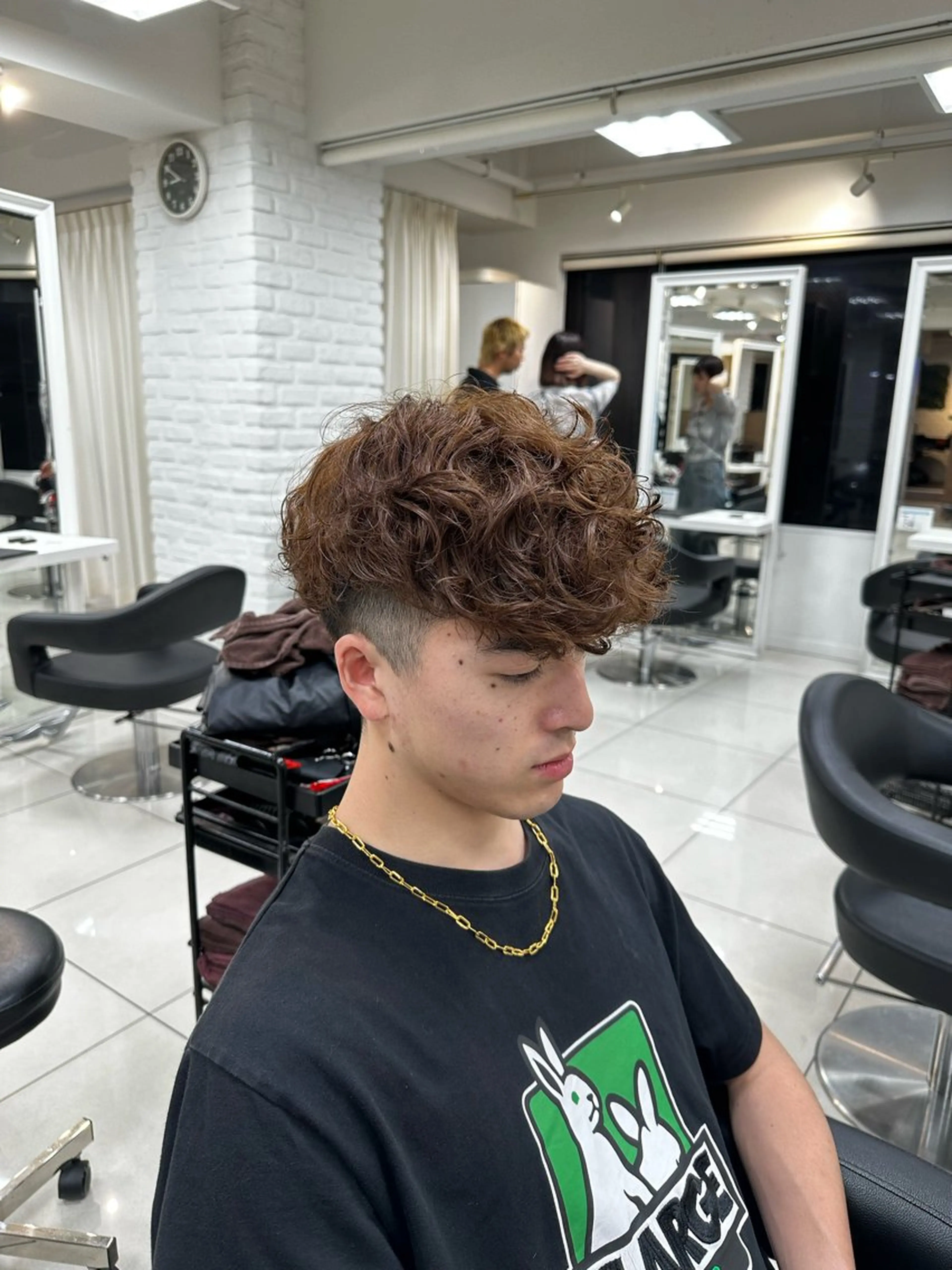 ショート カラー パーマ メンズ スペインカール ブラウンカラー 外国人風カラー カット ヘアカラー パーマ トリートメント フェザーパーマ職人 🪶ryosukeのヘアスタイル