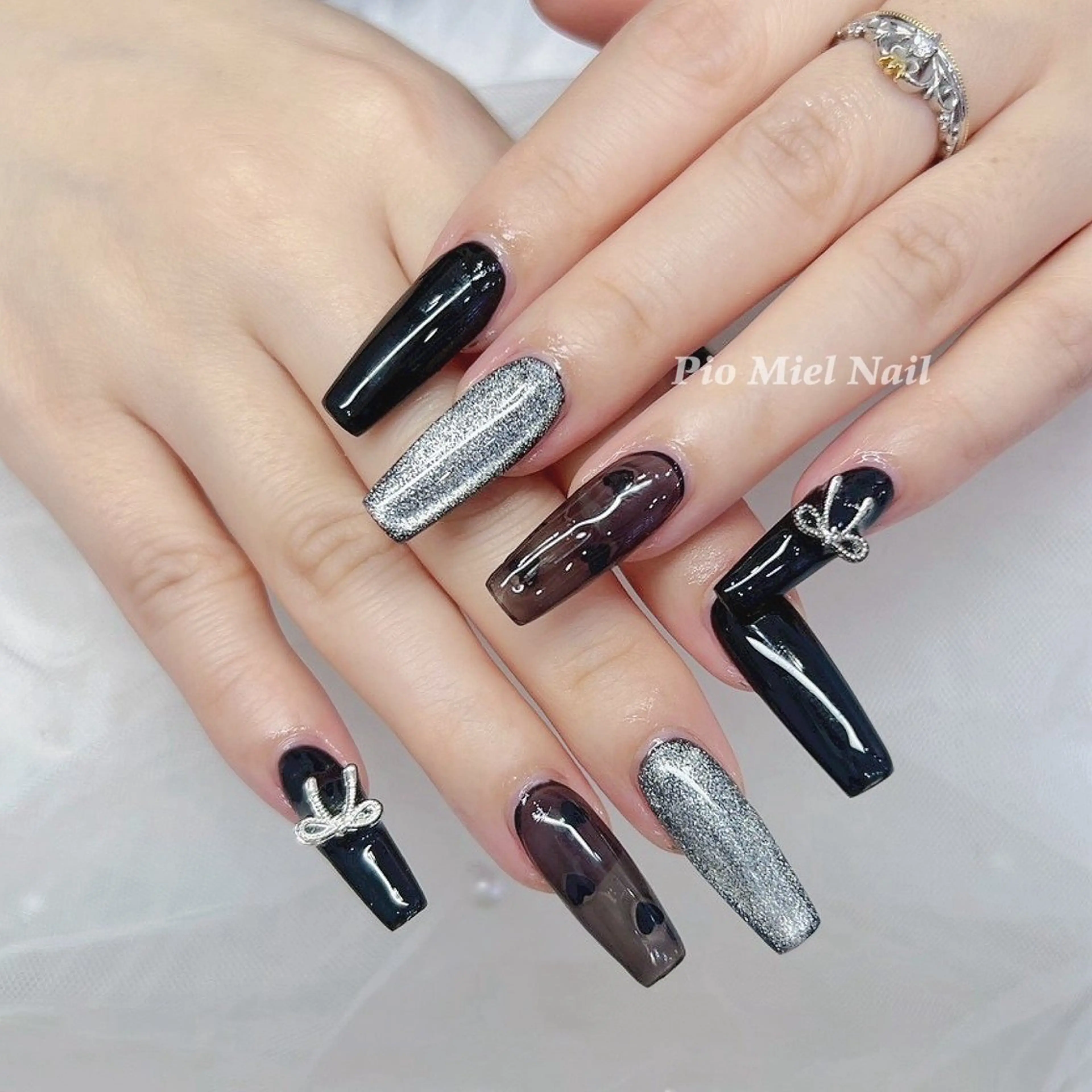 ロング カラー 黒髪 シルバー ロング ハンドネイル HANA 長さだしのネイルデザイン