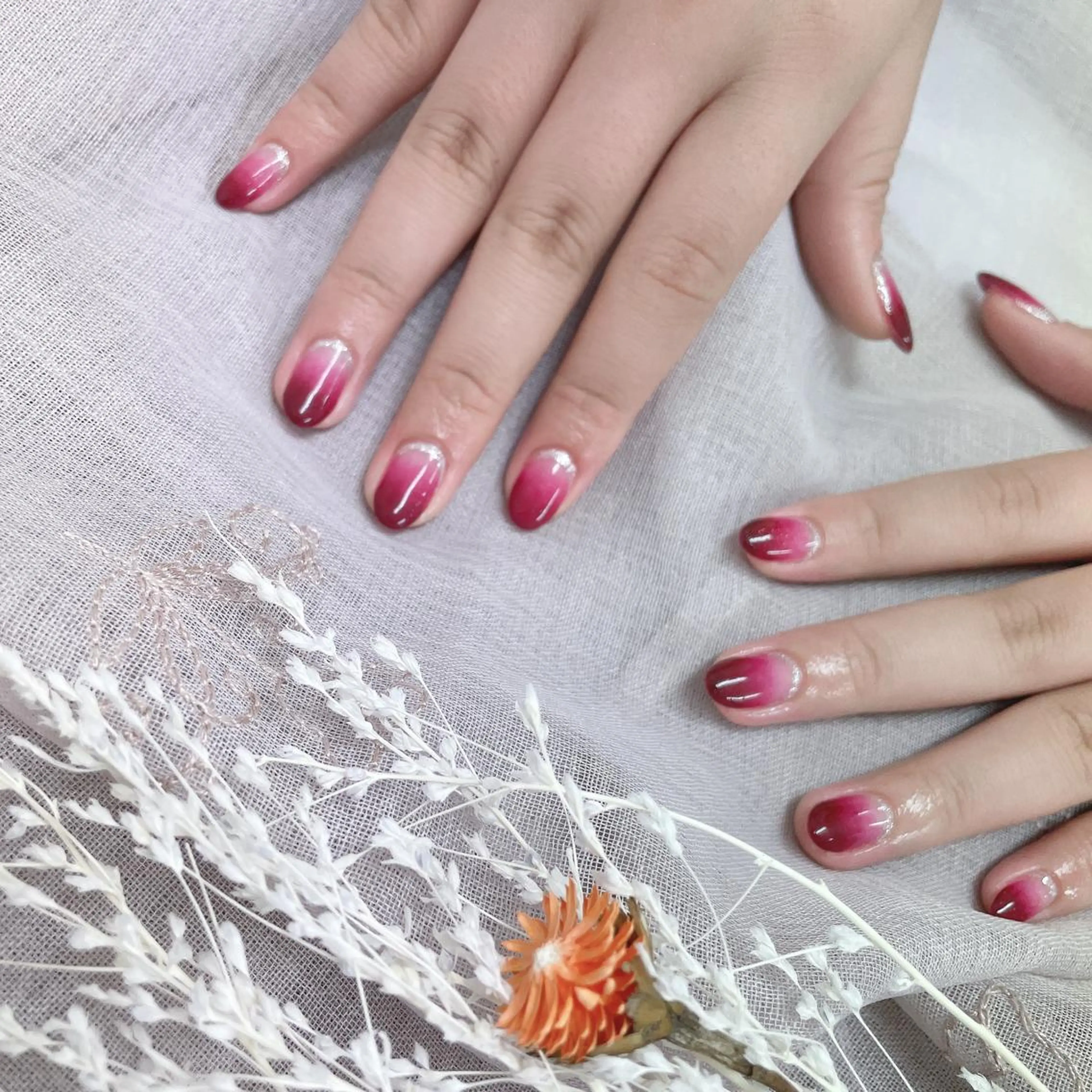 ミディアム カラー ネイル グラデーションカラー 韓国風ヘア アートネイル フットネイル フレンチネイル ハンドネイル ハンドケア 💎ビューティサロン 湘南　RIRAN💎のネイルデザイン