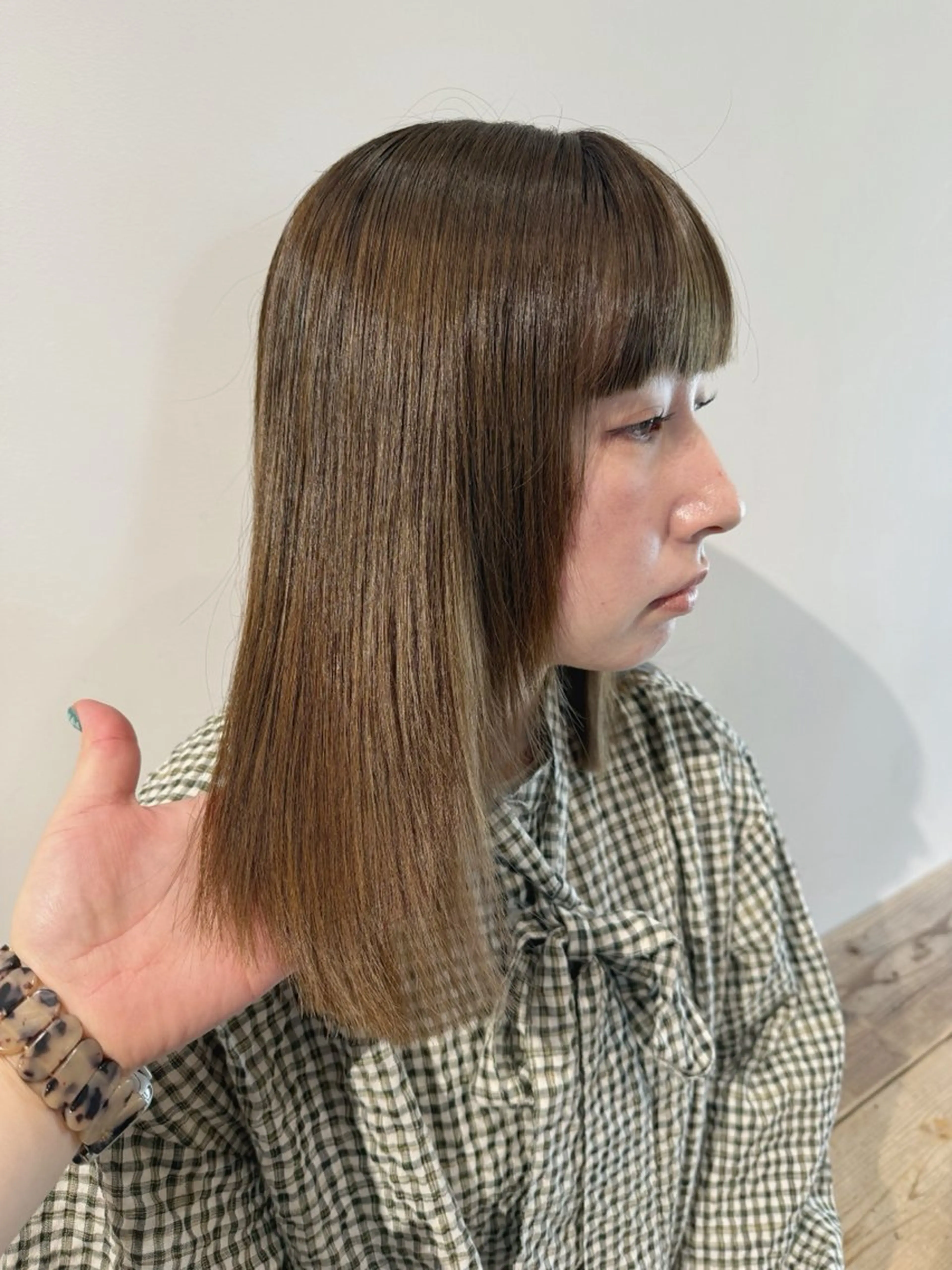 ミディアム カラー オリーブカラー mai .のヘアスタイル