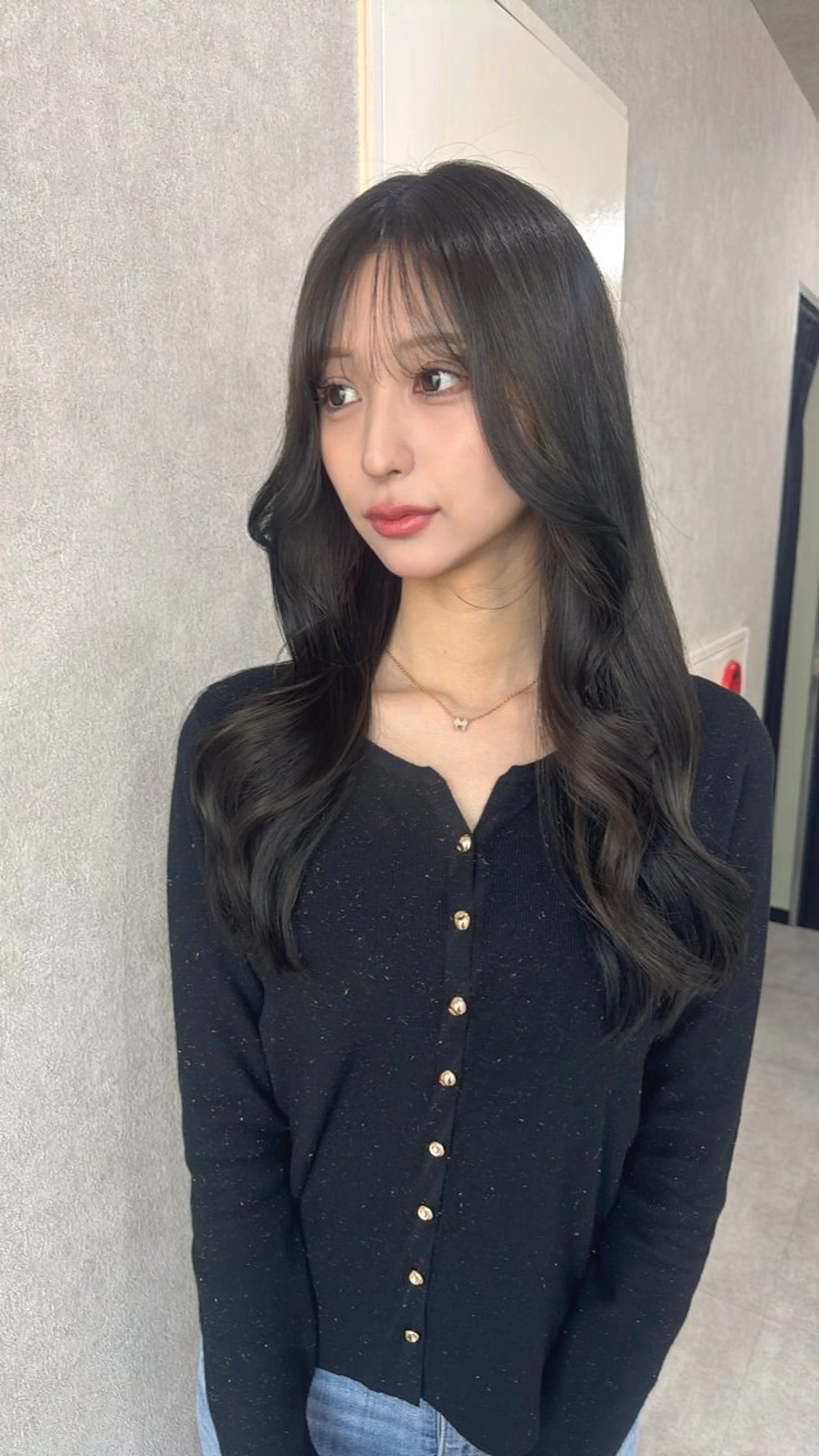 ロング カラー アッシュ アッシュブラウン ベージュカラー 黒髪 ブリーチ カット ヘアカラー トリートメント 赤み無し柔らかカラー 【梅田】madokaのヘアスタイル