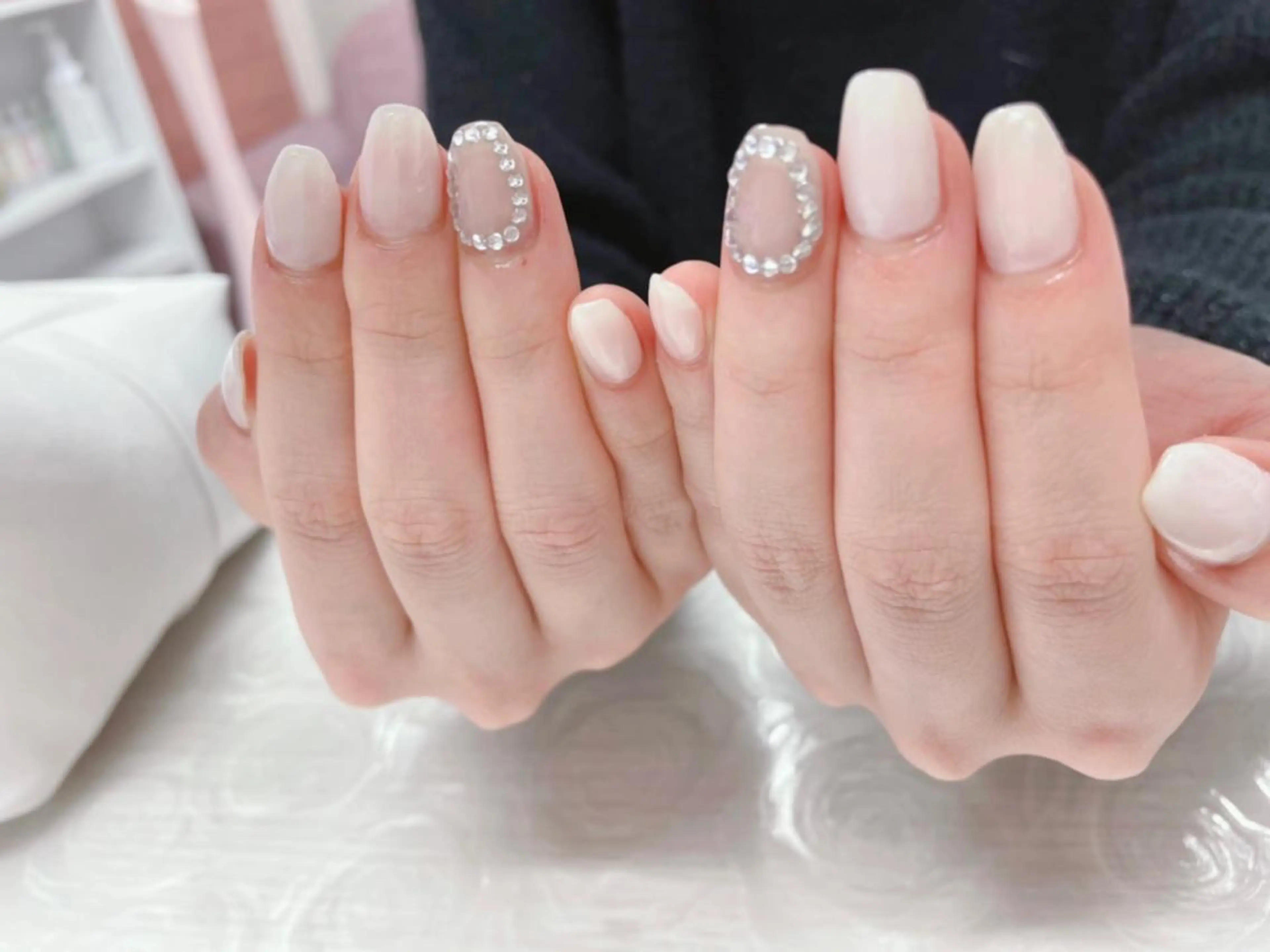 カラー ネイル シンプルネイル スクエアネイル ホワイト 芦辺 香奈のネイルデザイン