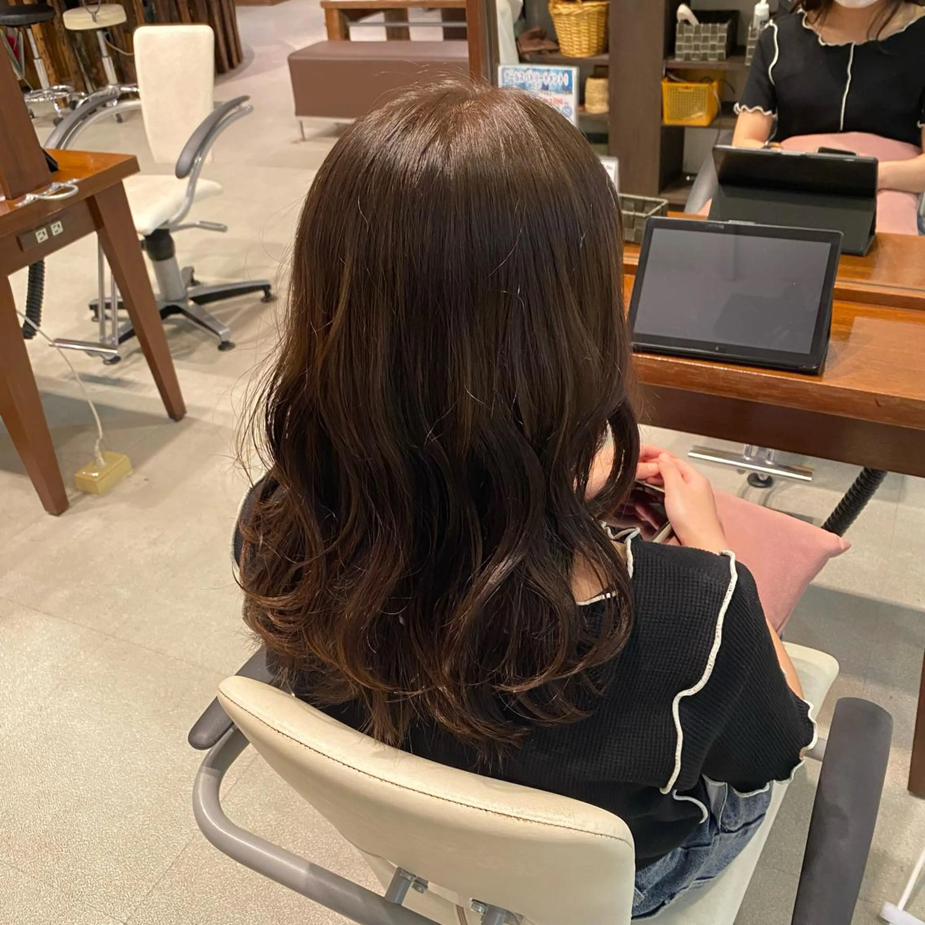 ロング カラー アッシュ 黒川 結希のヘアスタイル