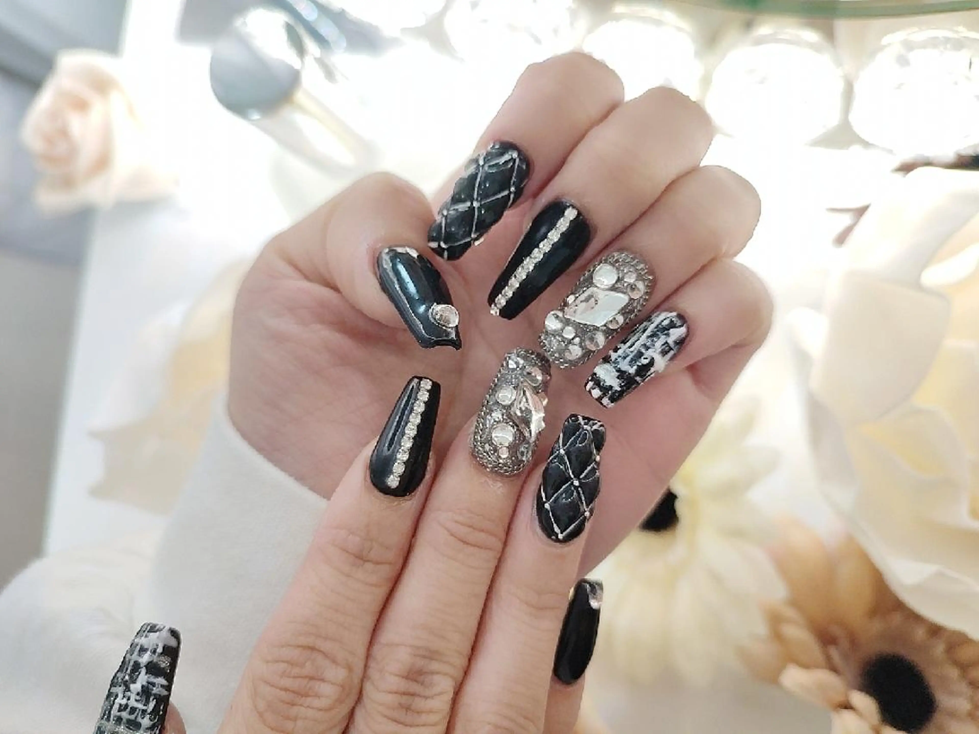 ネイル ハンドネイル RUNWAY 　　の眉毛・アイブロウイメージ