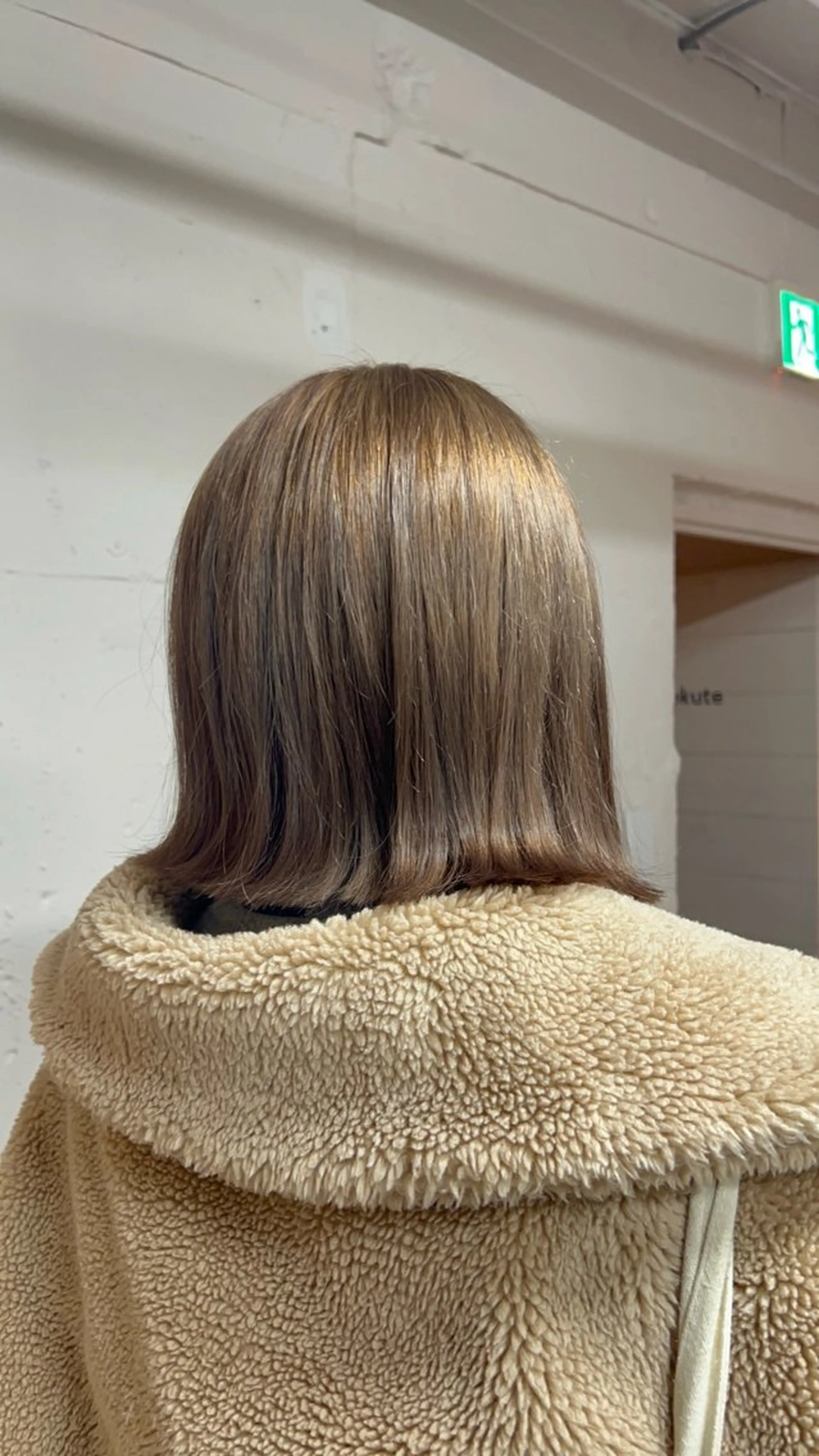 ミディアム カラー ベージュカラー ブリーチ カット ヘアカラー 🎀tokute ナオ🧸のヘアスタイル