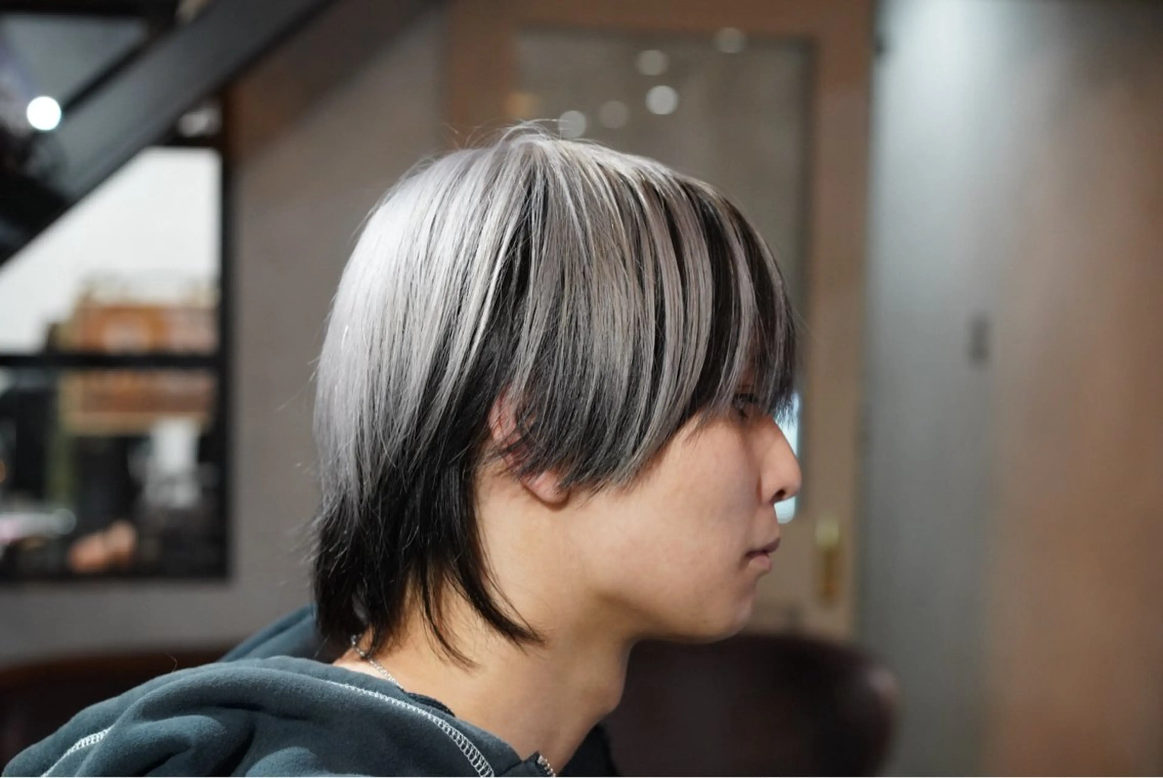 カラー メンズ メンズハイトーン ハイトーンカラー シルバー ホワイトシルバー ヘアカラー 齋木 陽輝のヘアスタイル