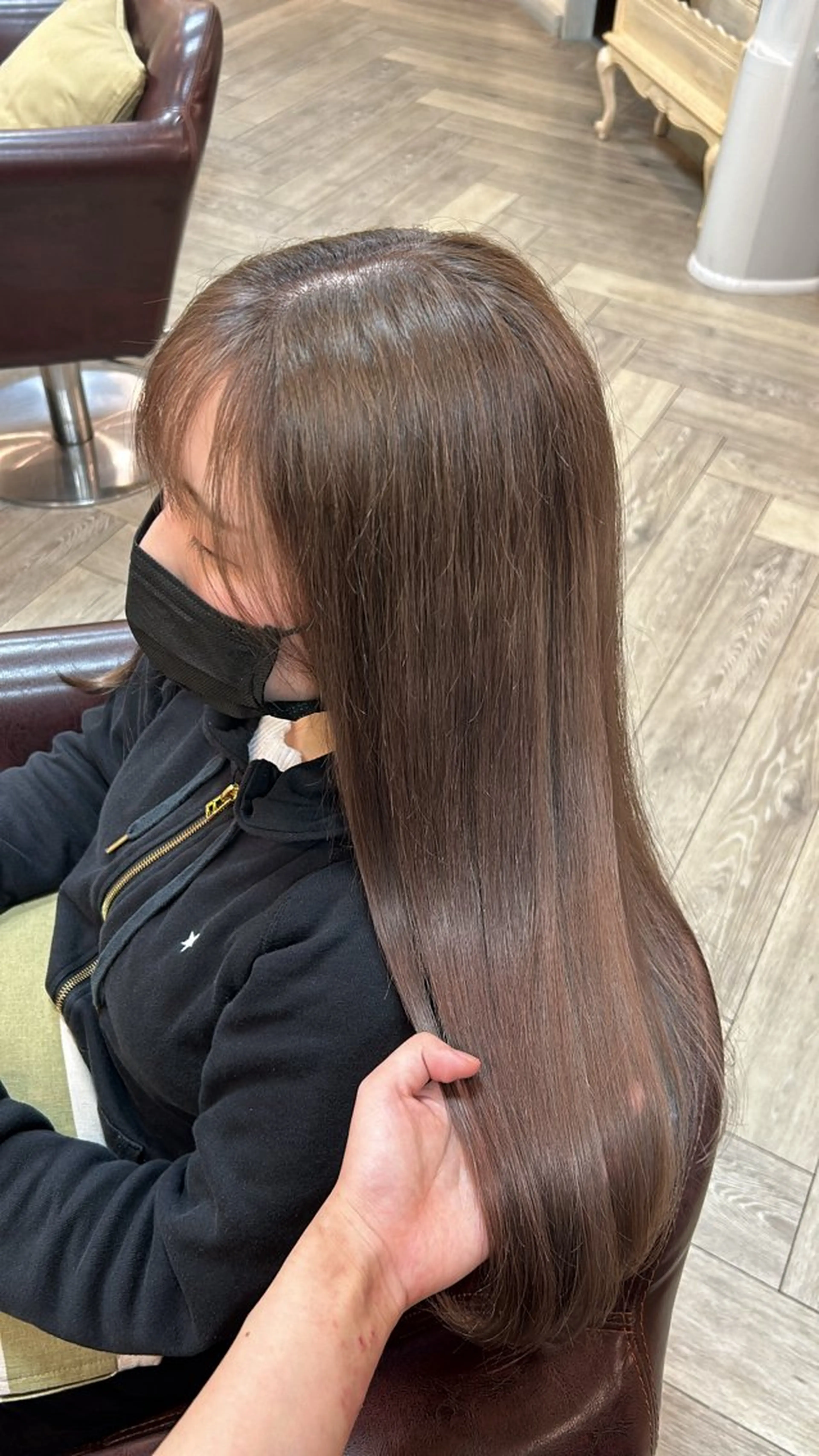 ロング カラー カット ヘアカラー トリートメント アオバ / ハイトーンカラーのヘアスタイル