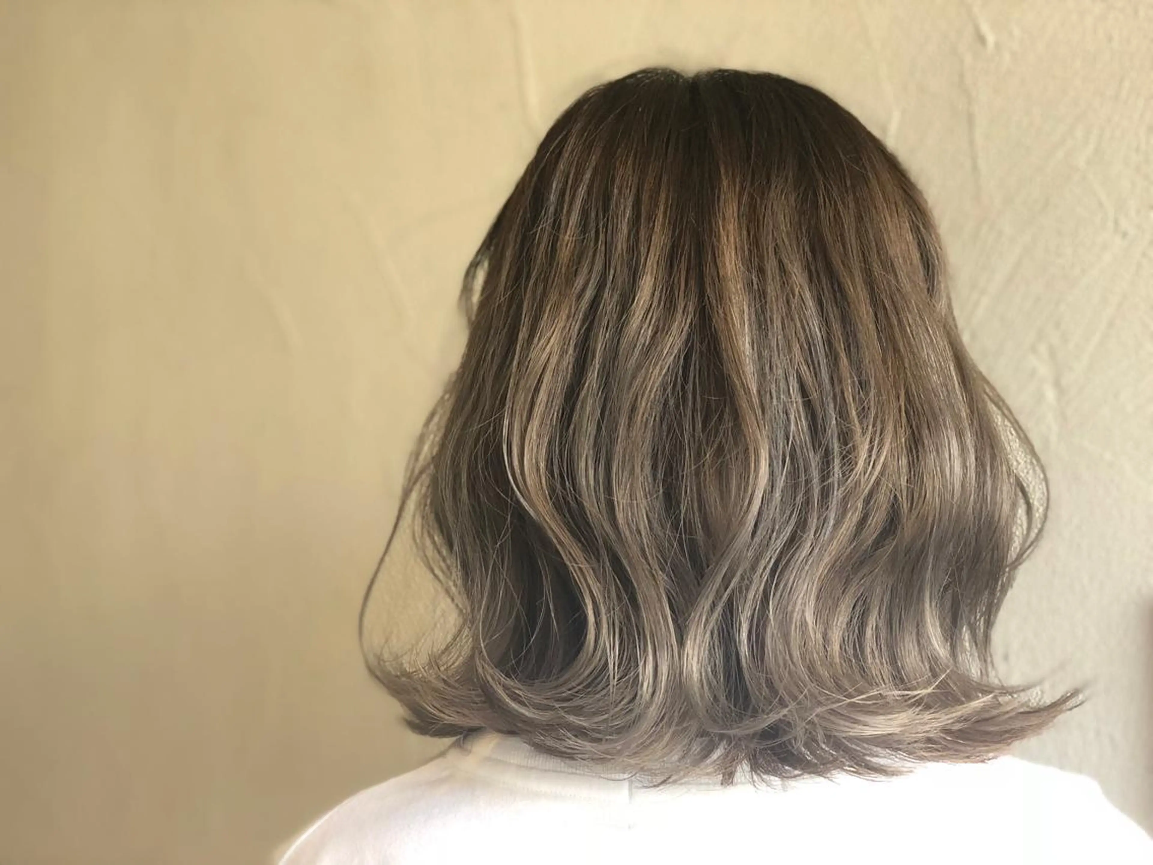 ミディアム カラー グレージュ ハイライトカラー ハイライト 🌷nanase🌷 gally hairのヘアスタイル