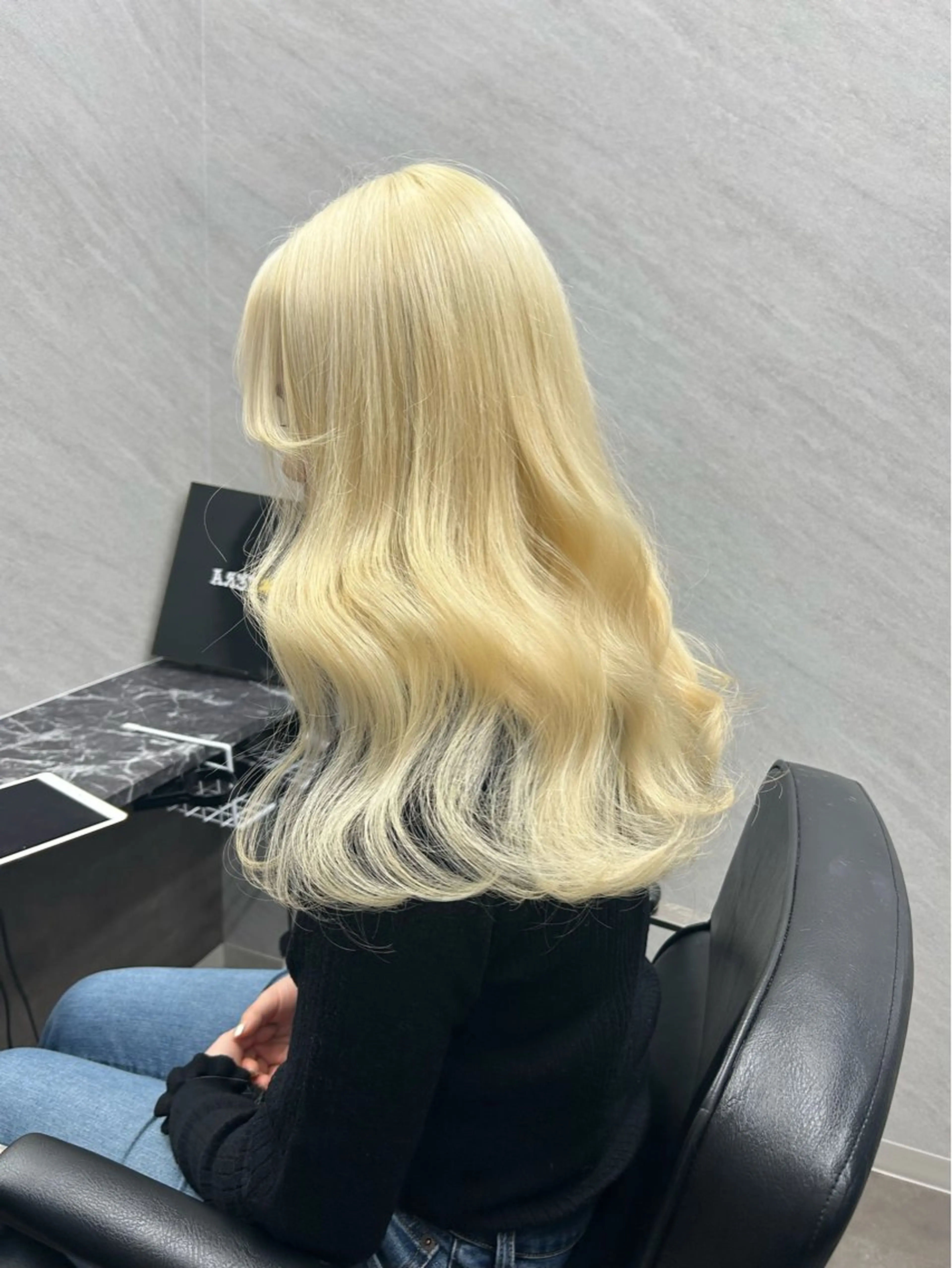 セミロング FRAME+spa&hair roomなんば駅前店所属・🌸MAYU🌸 ハイトーン➕レイヤーのヘアスタイル