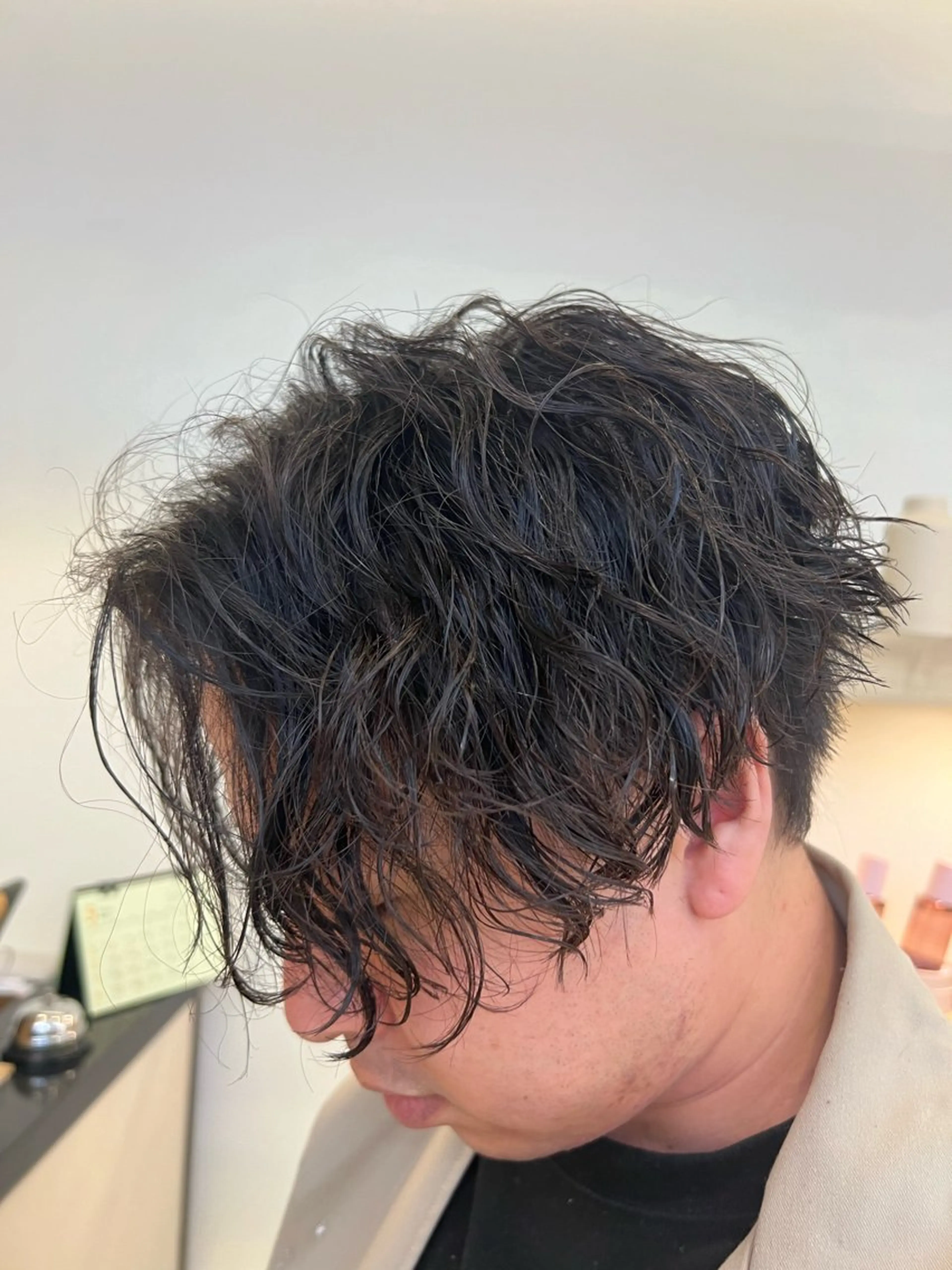 ミディアム パーマ メンズ ミディアムパーマ メンズパーマ カット パーマ メンズパーマ 岩成健志郎のヘアスタイル