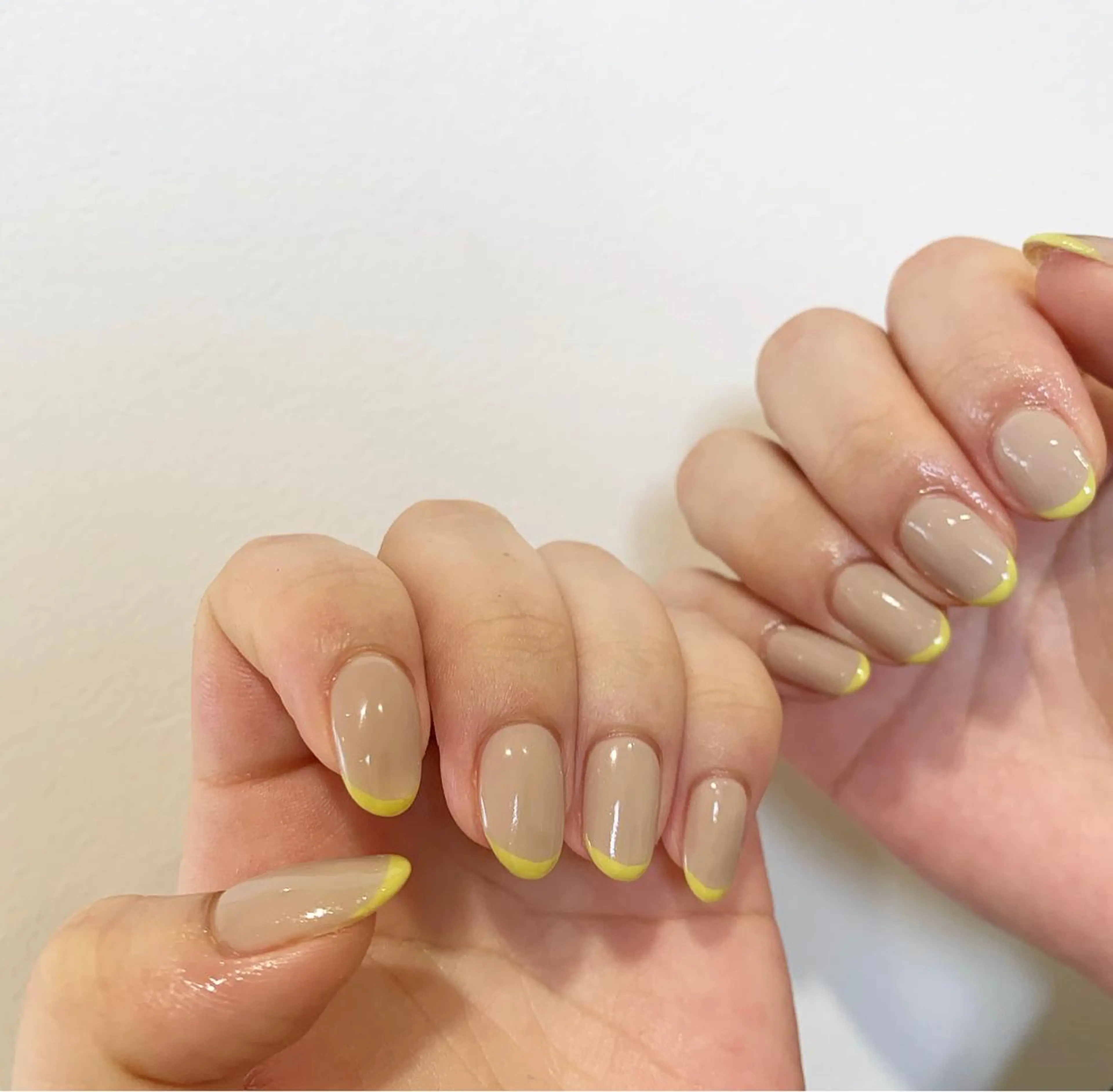 ネイル 春ネイル 黄色 ハンドネイル 佐藤 穂乃香のネイルデザイン
