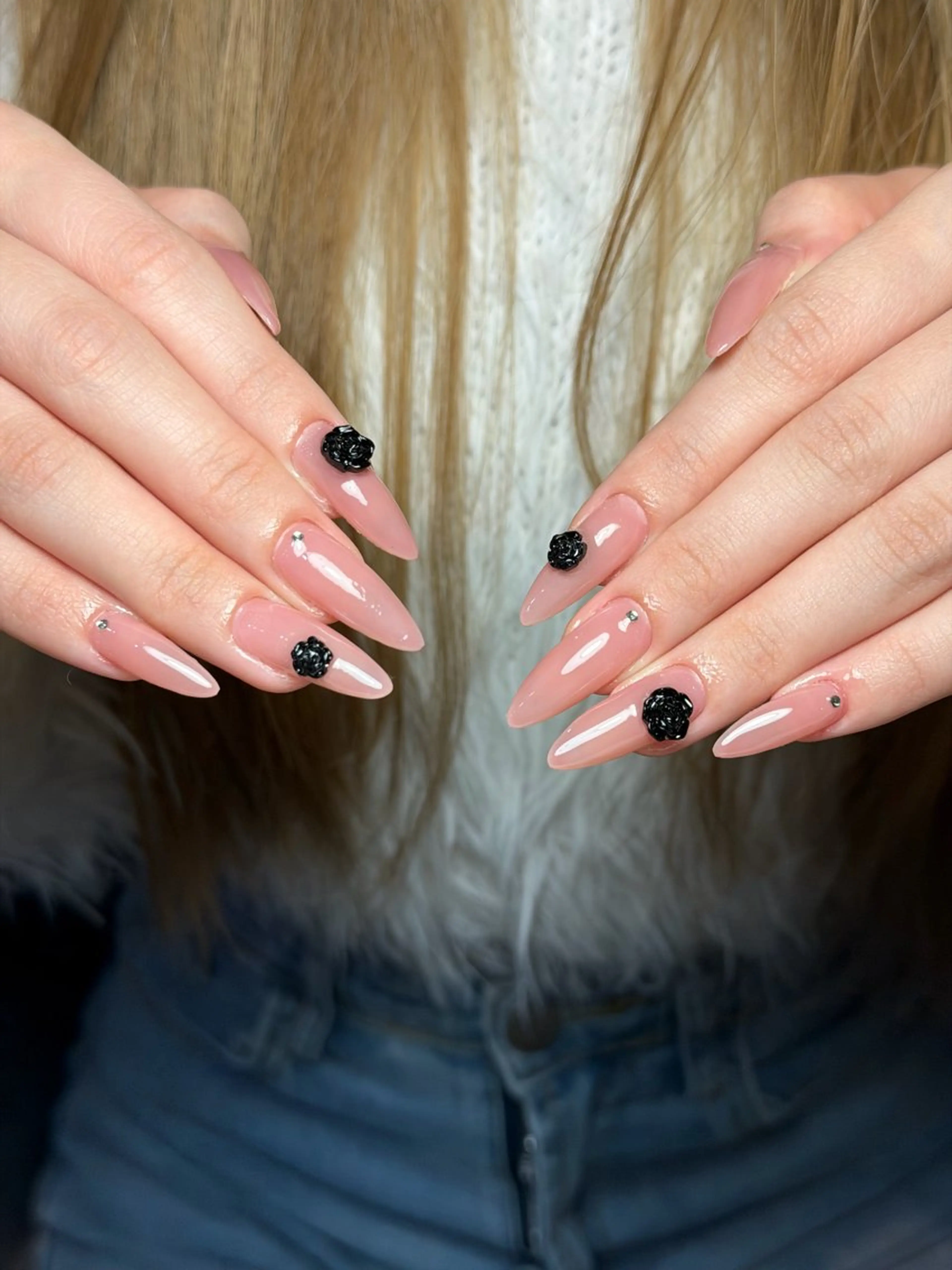 ネイル フレンチネイル グラデーション 韓国ネイル マグネットネイル シンプルネイル ハンドネイル CoMo Nail Studio所属・CoMo Nailのネイルデザイン