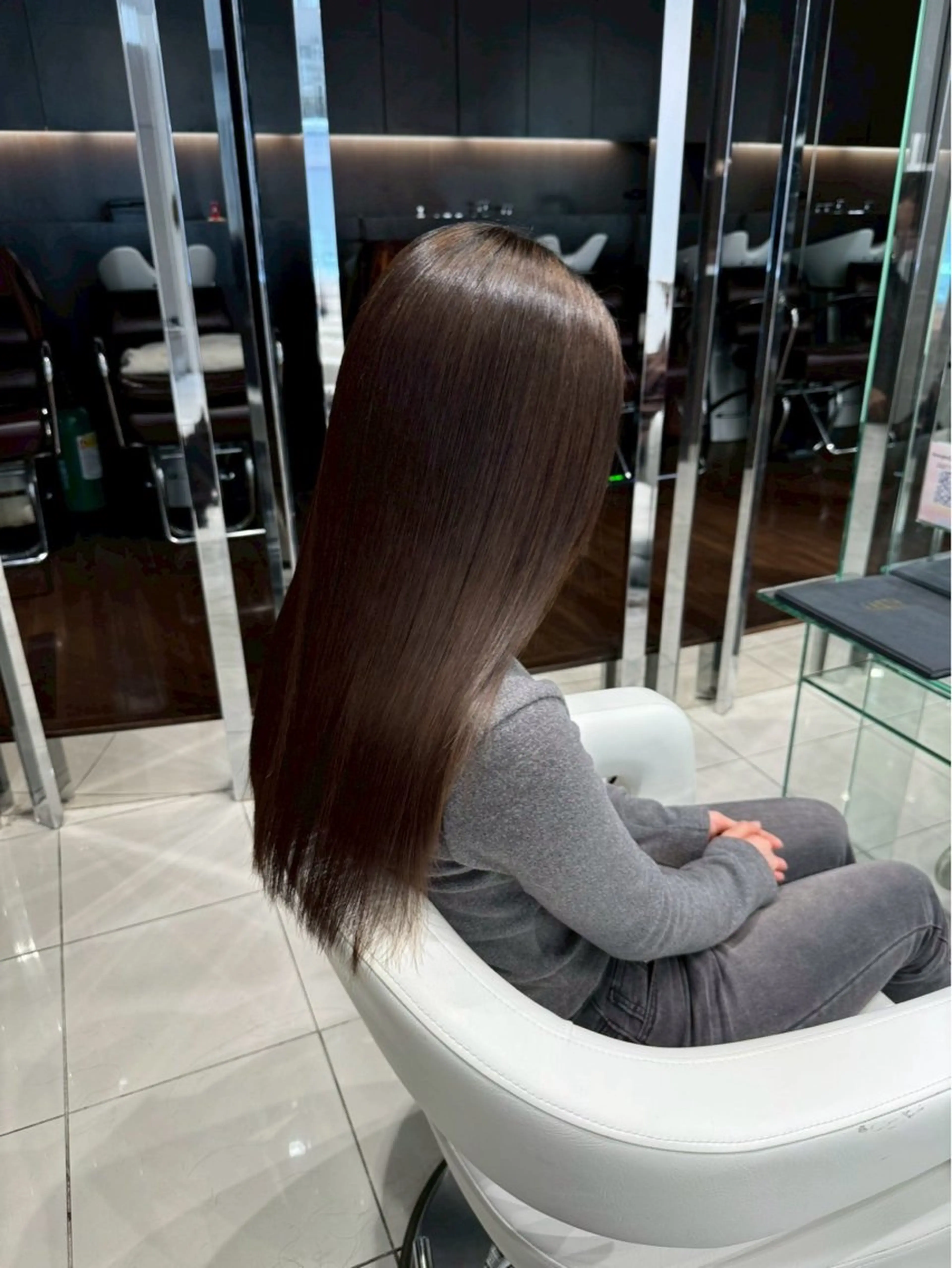 ロング ヘアカラー 柳生 陽香のヘアスタイル