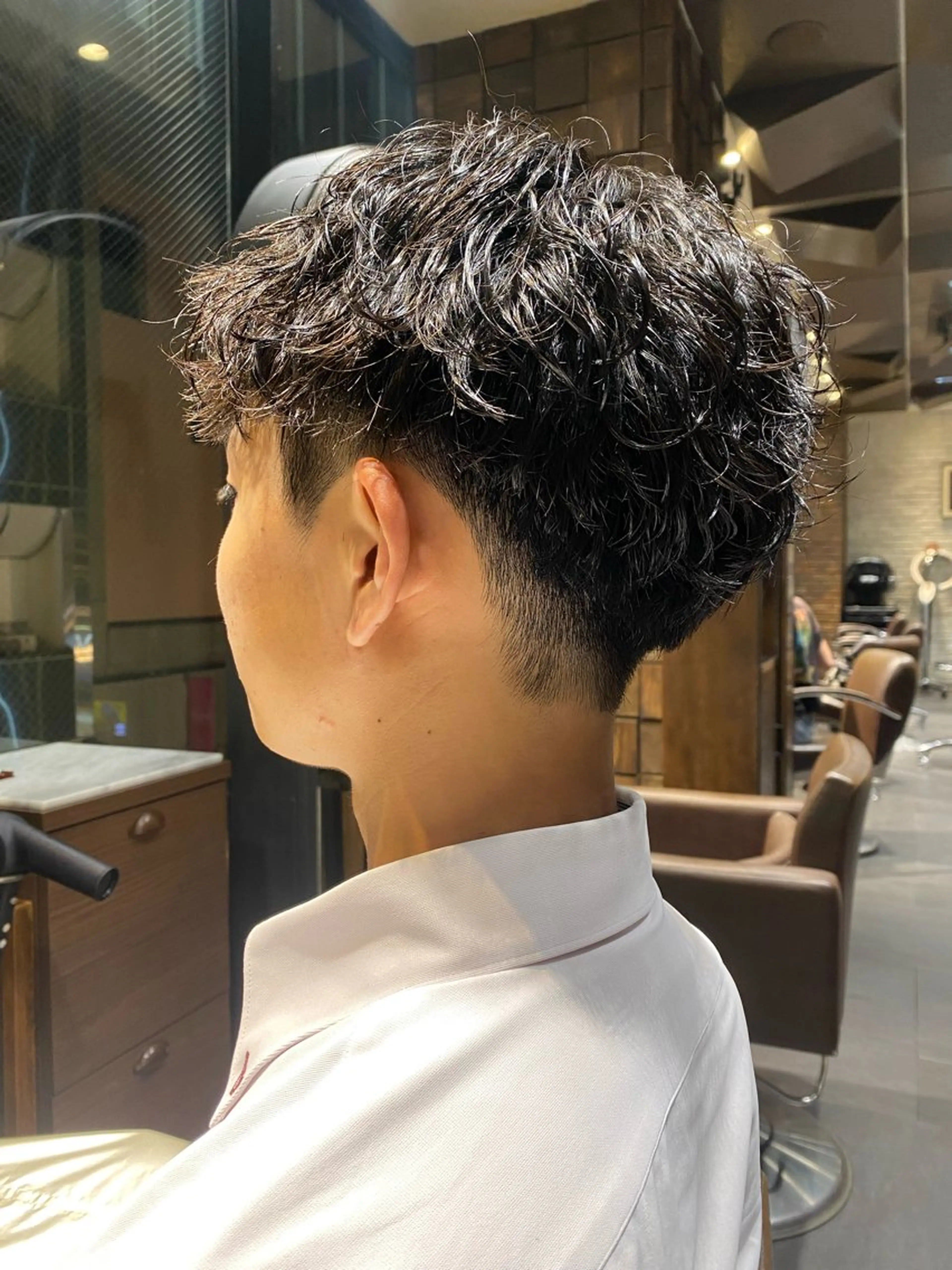 ショート パーマ メンズ センターパート メンズパーマ 波巻きパーマ ショートヘア 韓国ヘア/銀座/艶髪 /MINX/ウチダのヘアスタイル